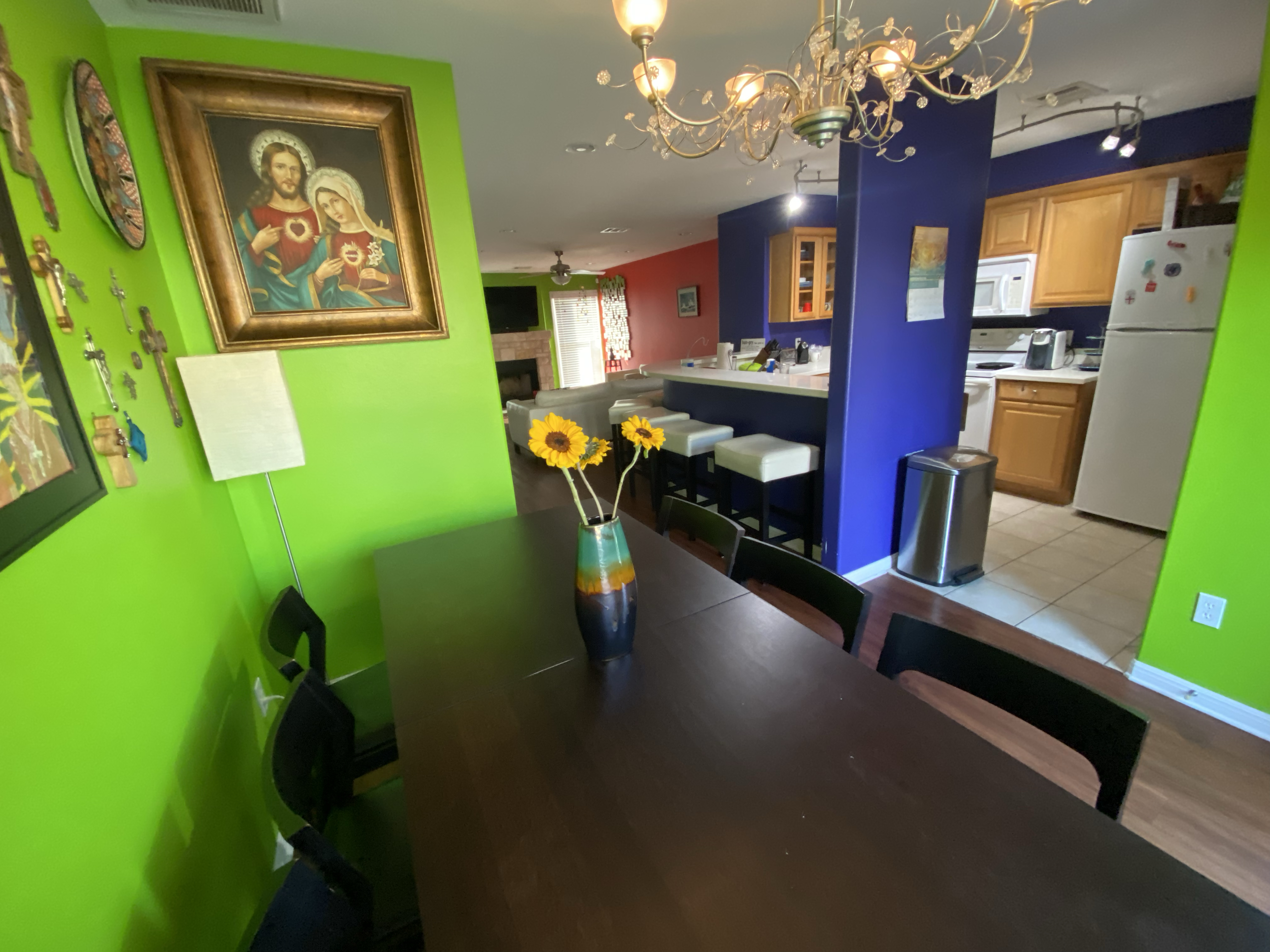 Furnished Private Suite with Bath, Parking & Housekeeping Near Downtown & Airport - Photo 6