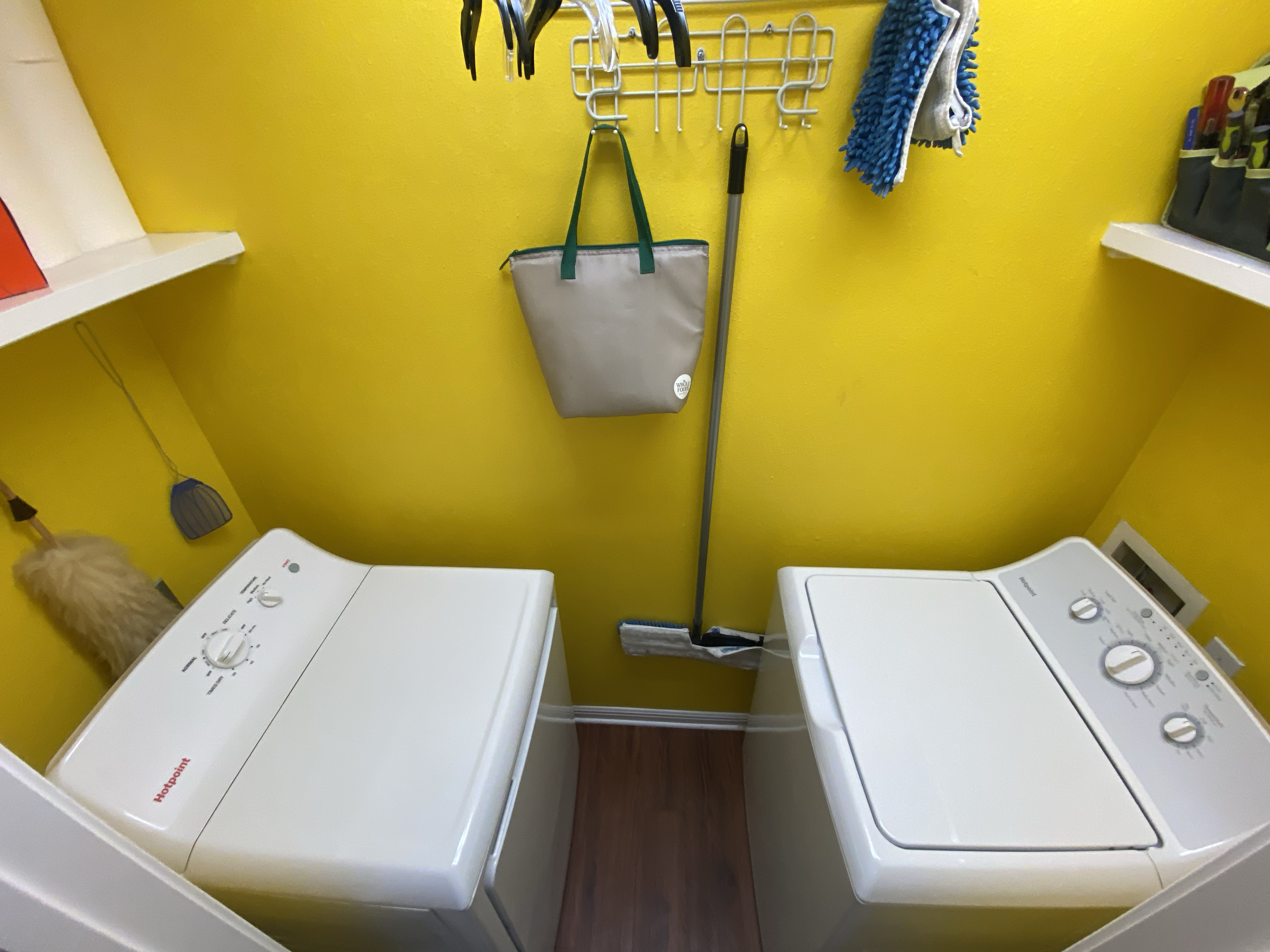 Furnished Private Suite with Bath, Parking & Housekeeping Near Downtown & Airport - Photo 9