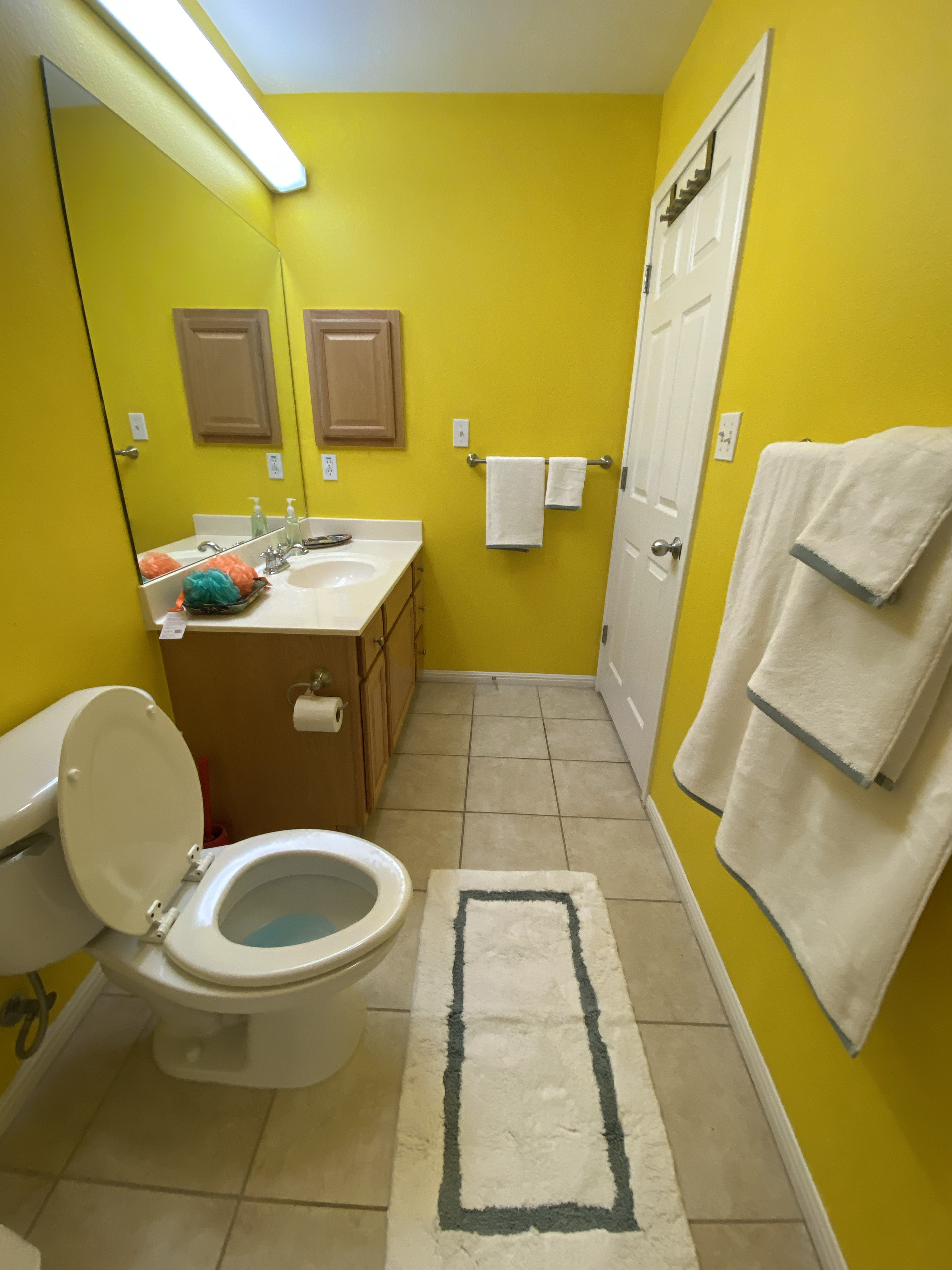 Furnished Private Suite with Bath, Parking & Housekeeping Near Downtown & Airport - Photo 12