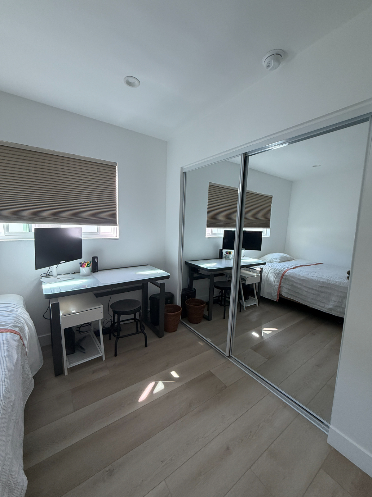 Modern Furnished Private Room & Bath Culver City - Photo 2