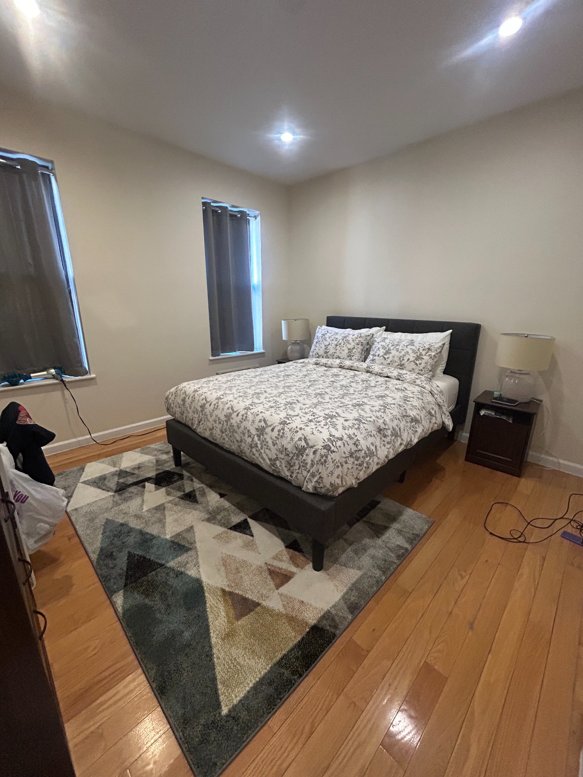 Well furnished 2BR 1 Bath clean, quiet apartment in a well maintained building - Photo 3