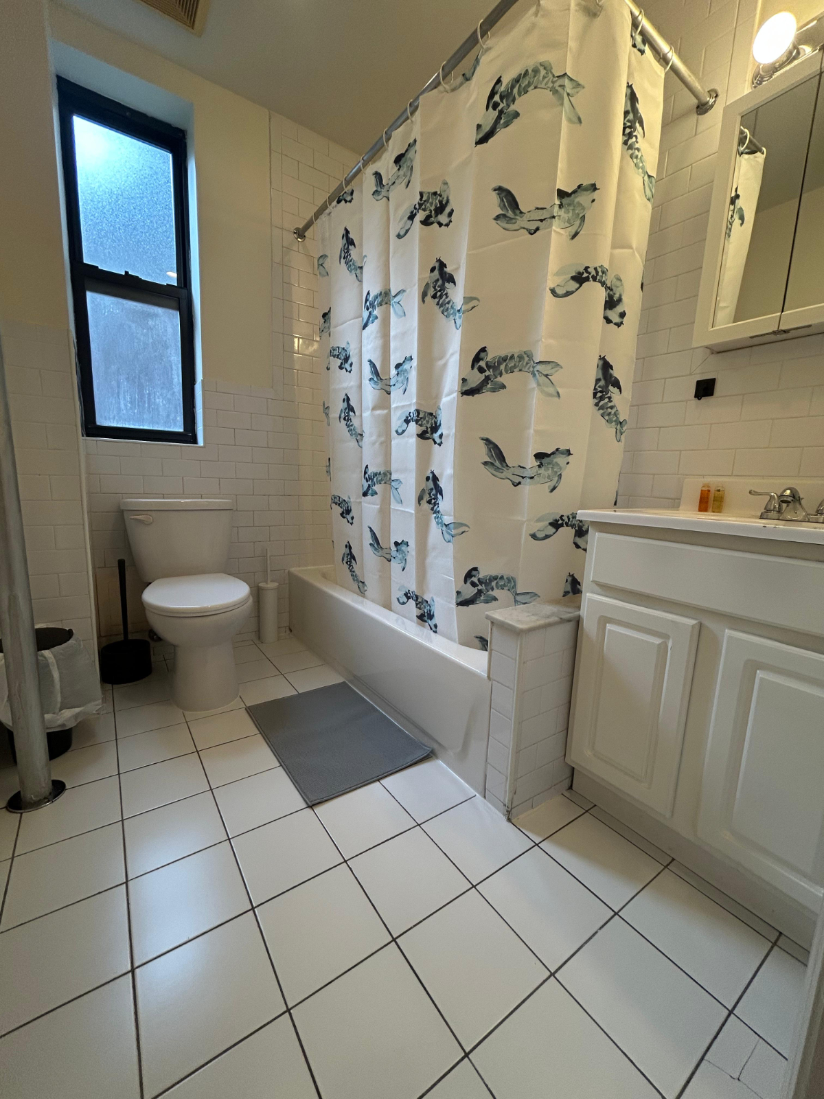 Well furnished 2BR 1 Bath clean, quiet apartment in a well maintained building - Photo 5