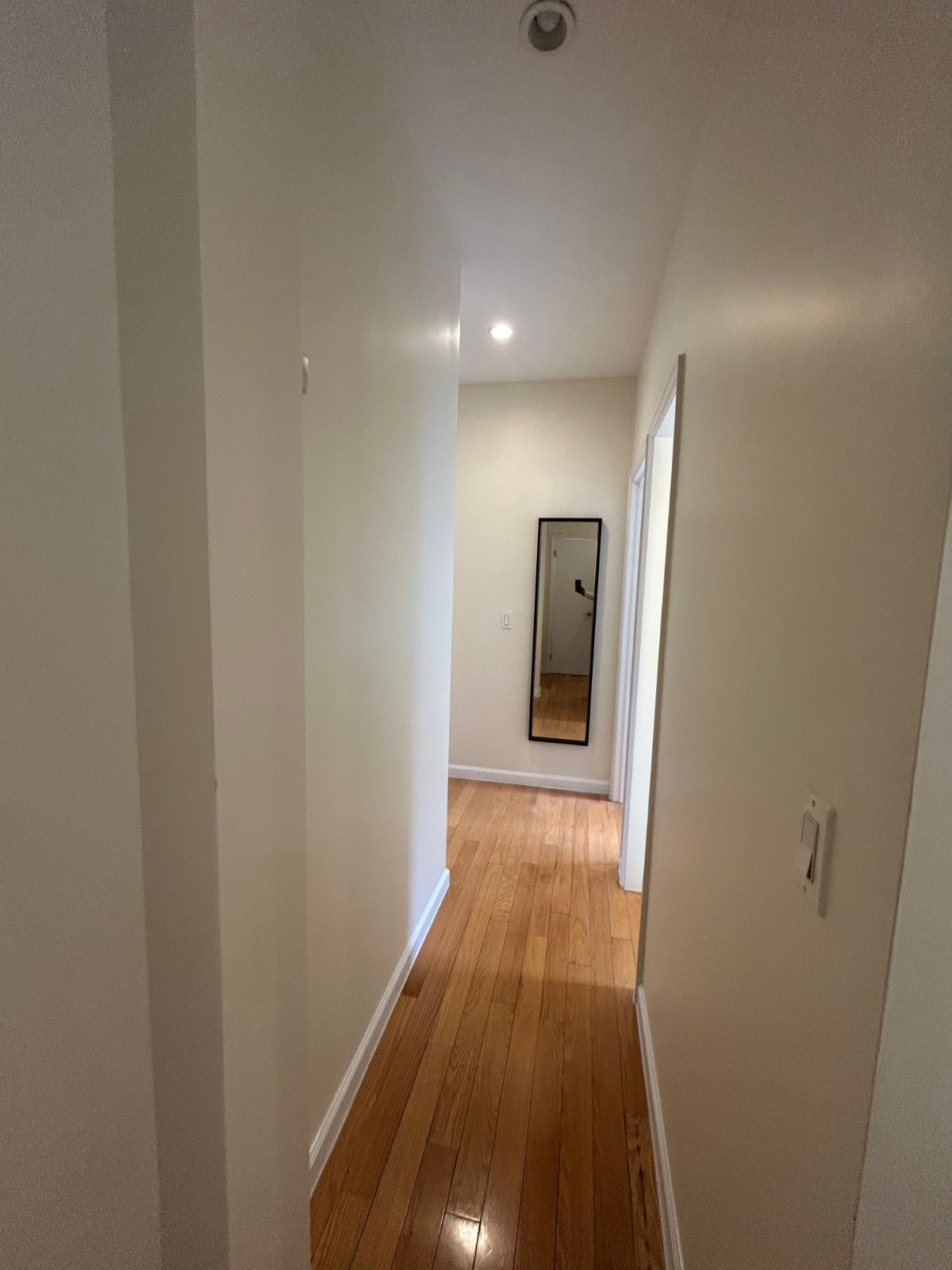 Well furnished 2BR 1 Bath clean, quiet apartment in a well maintained building - Photo 7