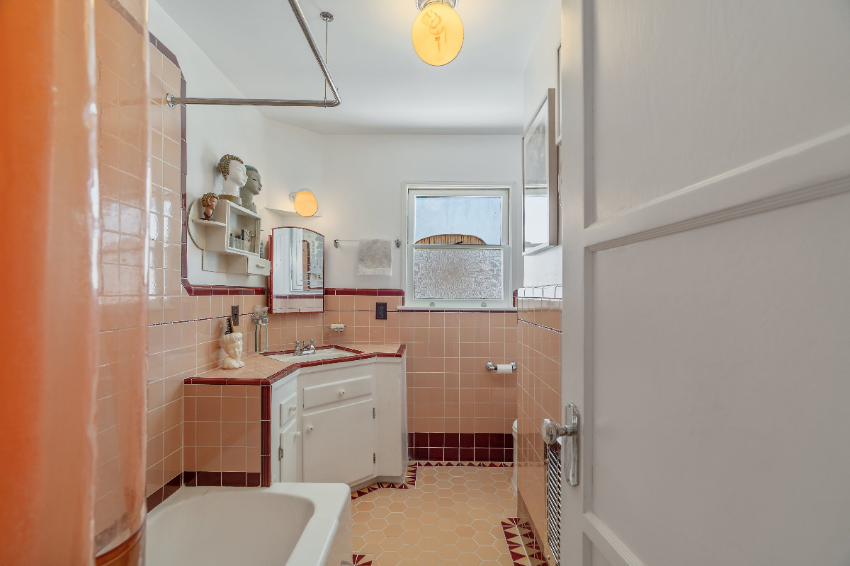 Beautifully restored 2 bedroom 2 bath Craftsman Bungalow - Photo 6