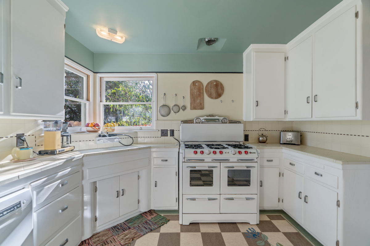 Beautifully restored 2 bedroom 2 bath Craftsman Bungalow - Photo 4