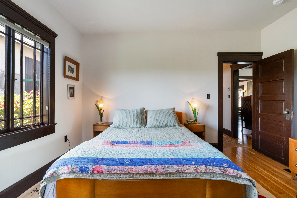 Beautifully Restored 3 Bdr 2 bath craftsman home - Photo 2