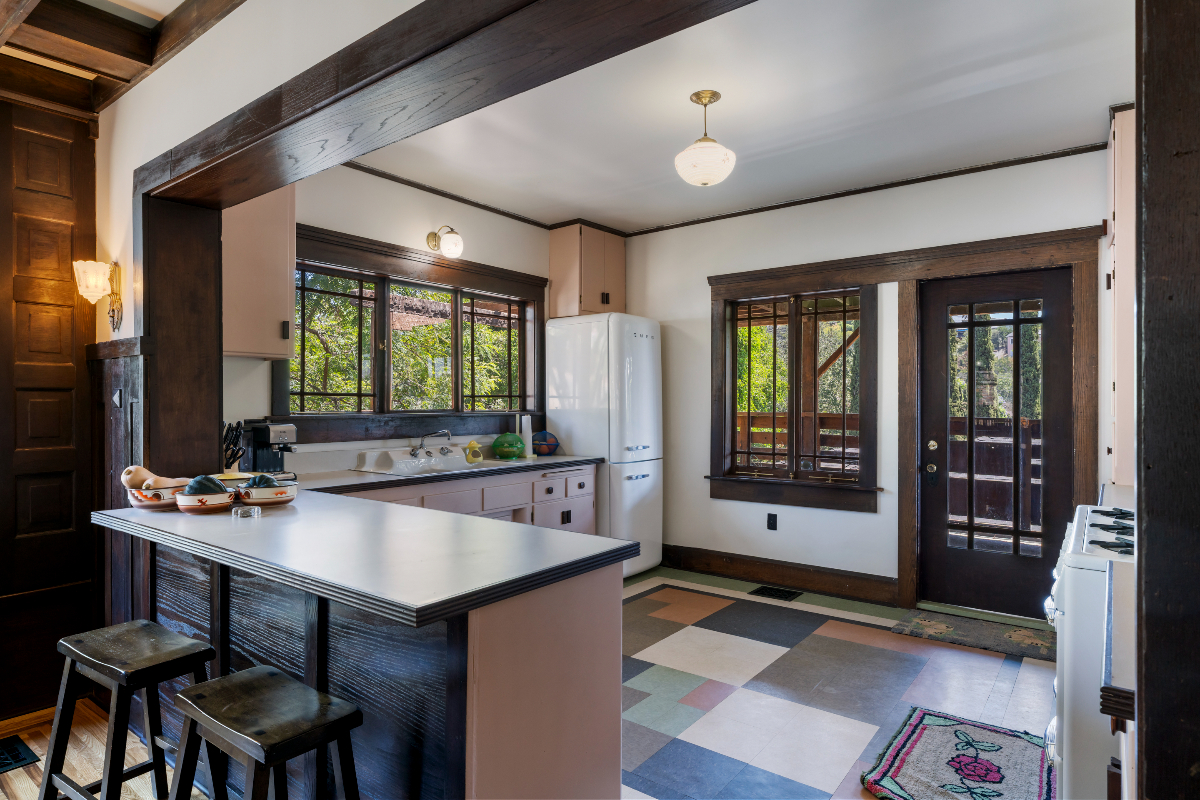 Beautifully Restored 3 Bdr 2 bath craftsman home - Photo 3