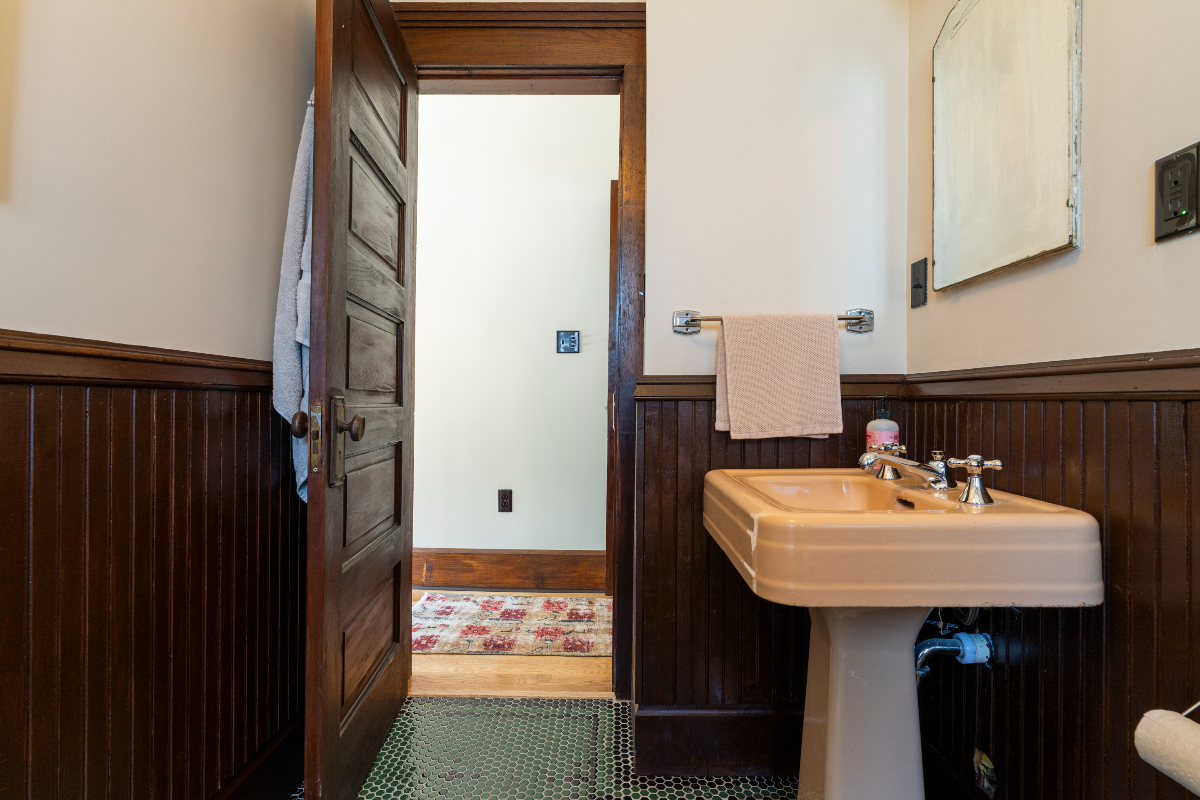 Beautifully Restored 3 Bdr 2 bath craftsman home - Photo 6