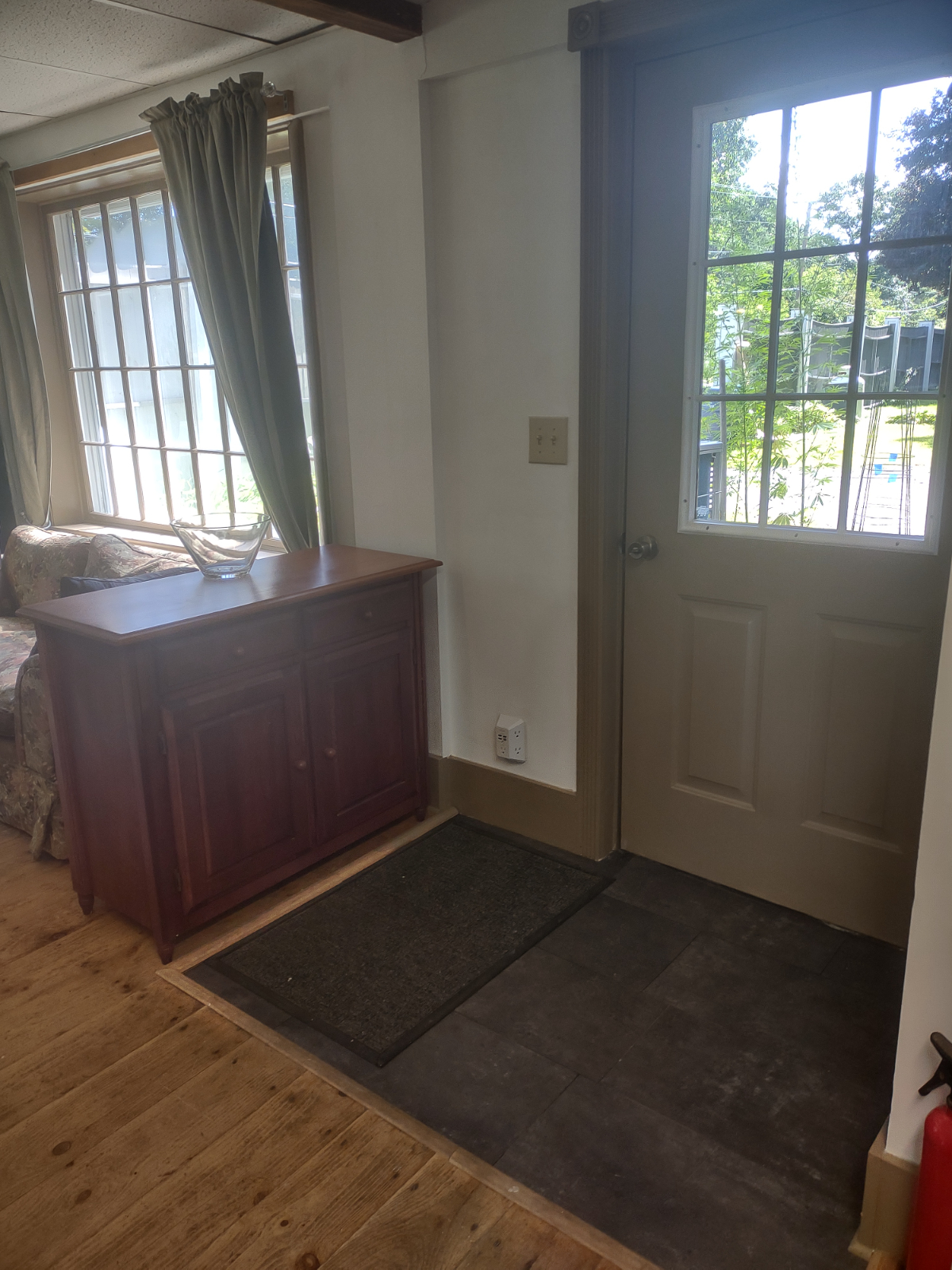 Carriage House 1st floor apartment for rent - Photo 3
