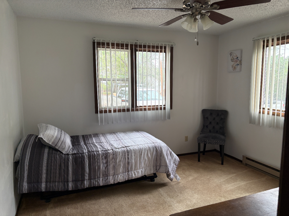 Quiet ground level apartment - Photo 3
