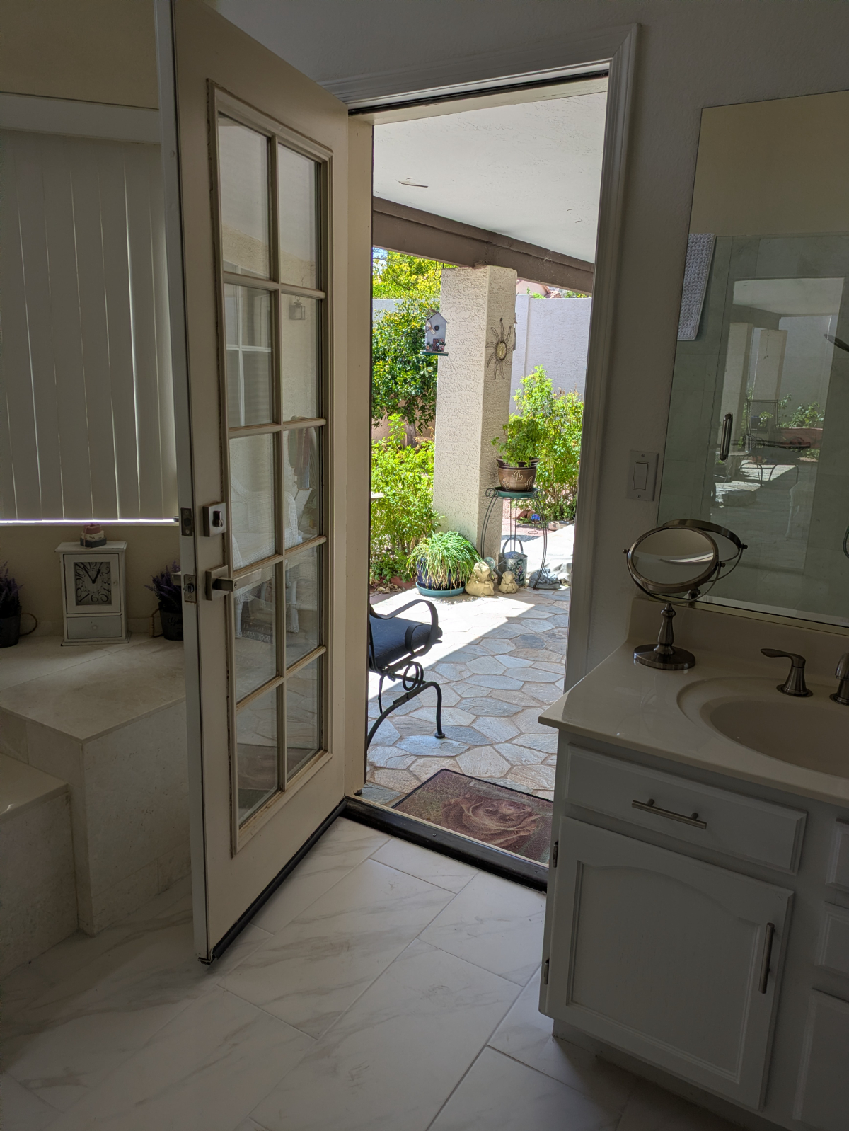 Inviting King Suite With Smart TV, Ensuite Bath And Full Access To Shared House Amenities - Photo 8