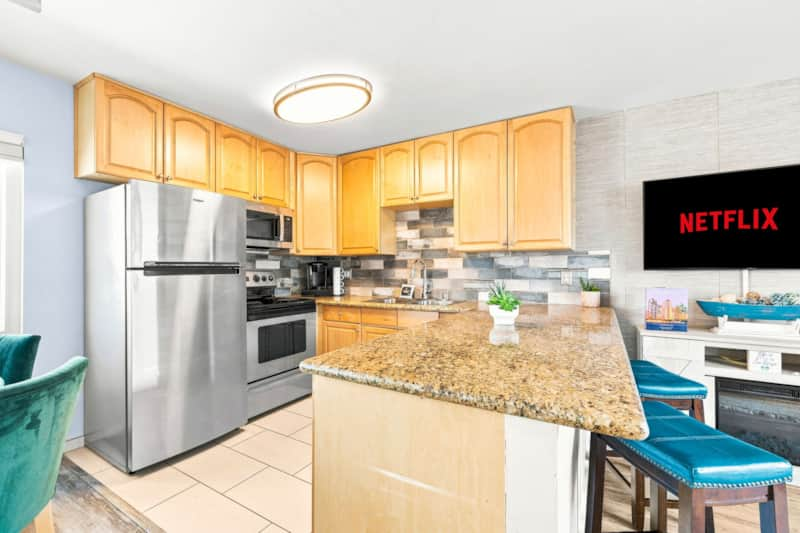 Mission Beach | 1BR | Steps to Bay | Parking | AC - Photo 4
