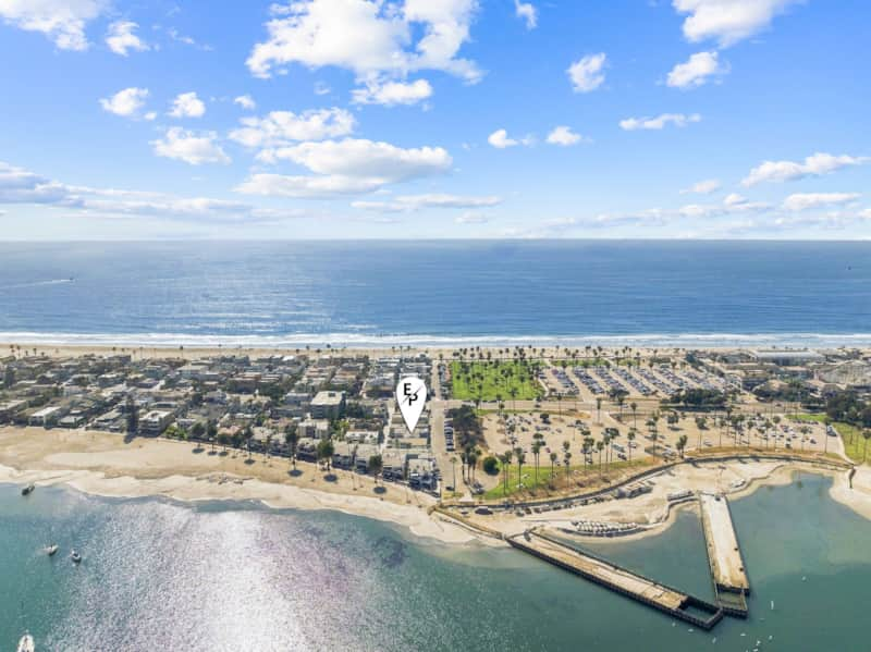 Mission Beach | 1BR | Steps to Bay | Parking | AC - Photo 1