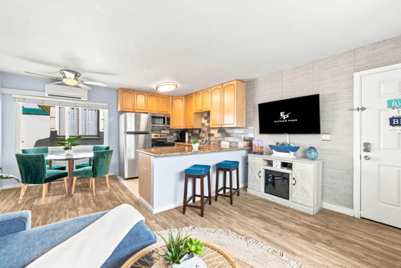 Mission Beach | 1BR | Steps to Bay | Parking | AC - Photo 3