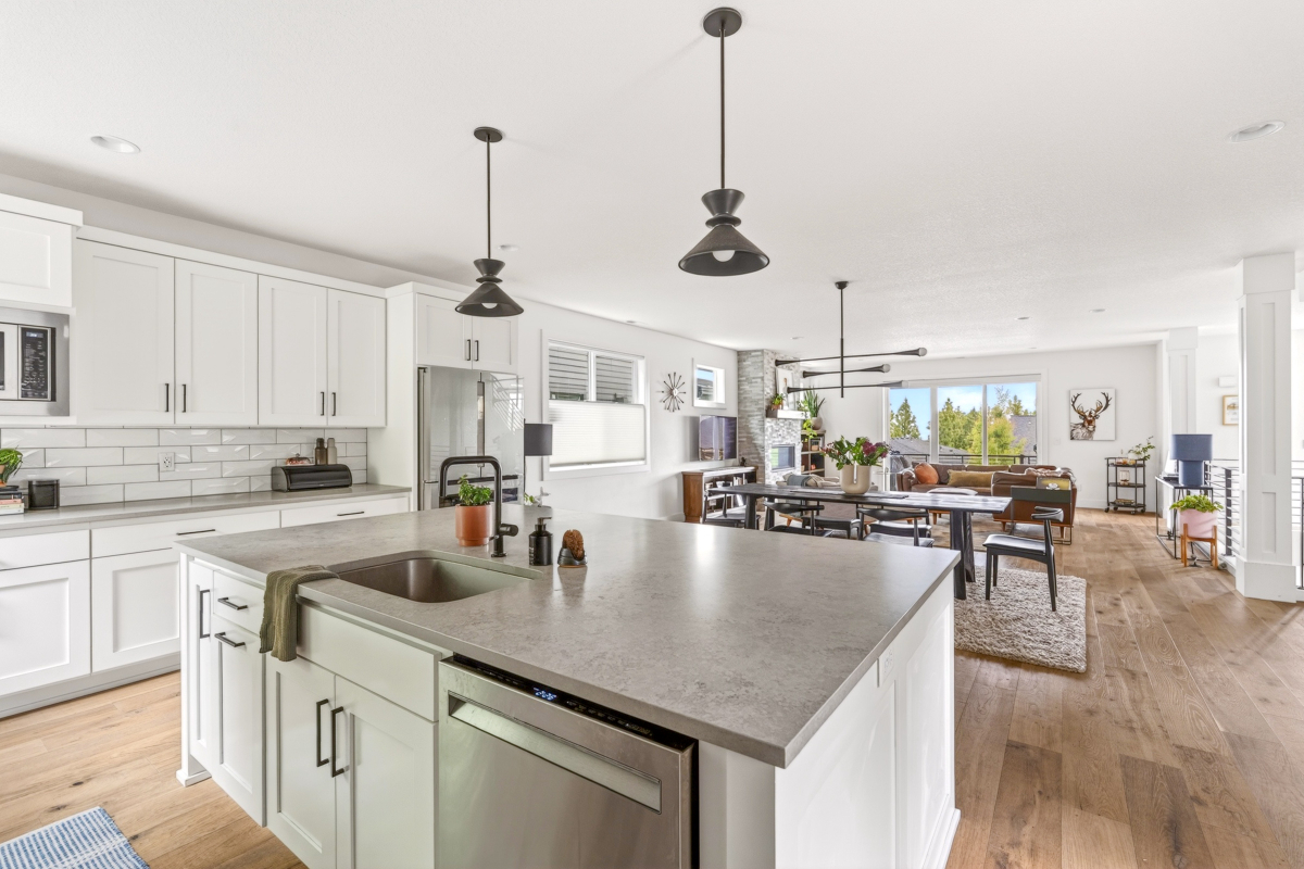 Spacious Modern 4 BDR Stunning Mountain Views - Photo 4