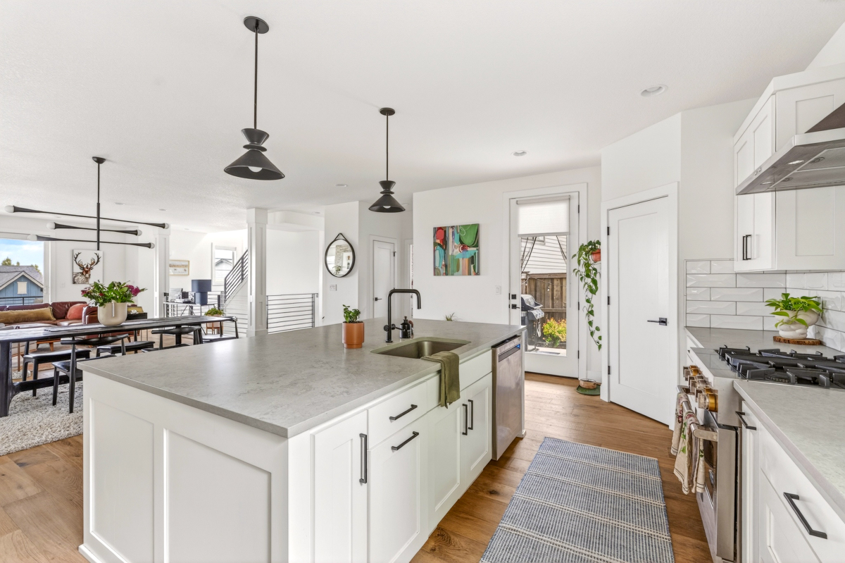 Spacious Modern 4 BDR Stunning Mountain Views - Photo 5