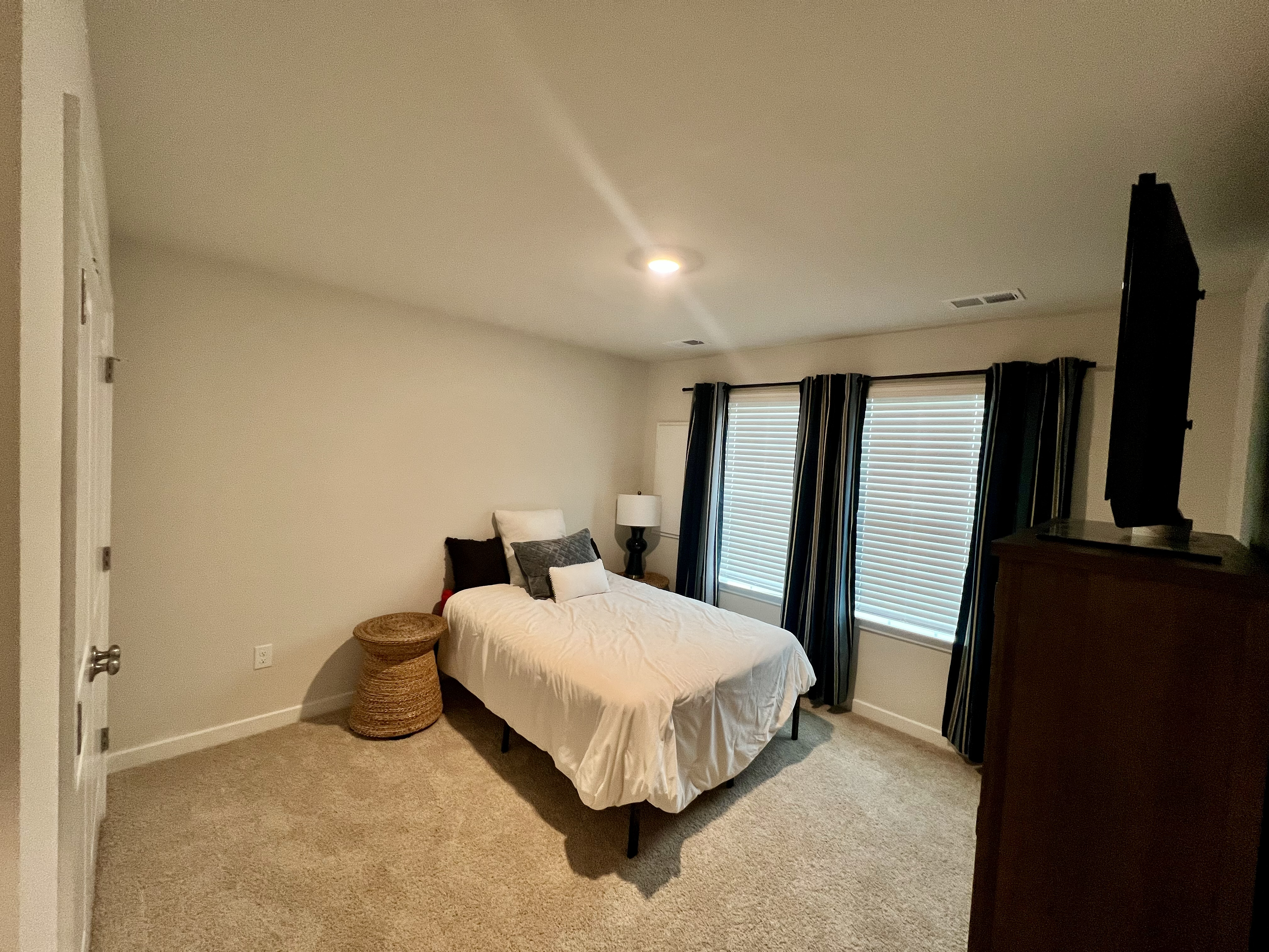 Weekly Options Available - Private 1 Bedroom & 1 Bathroom - 2 miles from Jefferson Medical Center - Photo 4