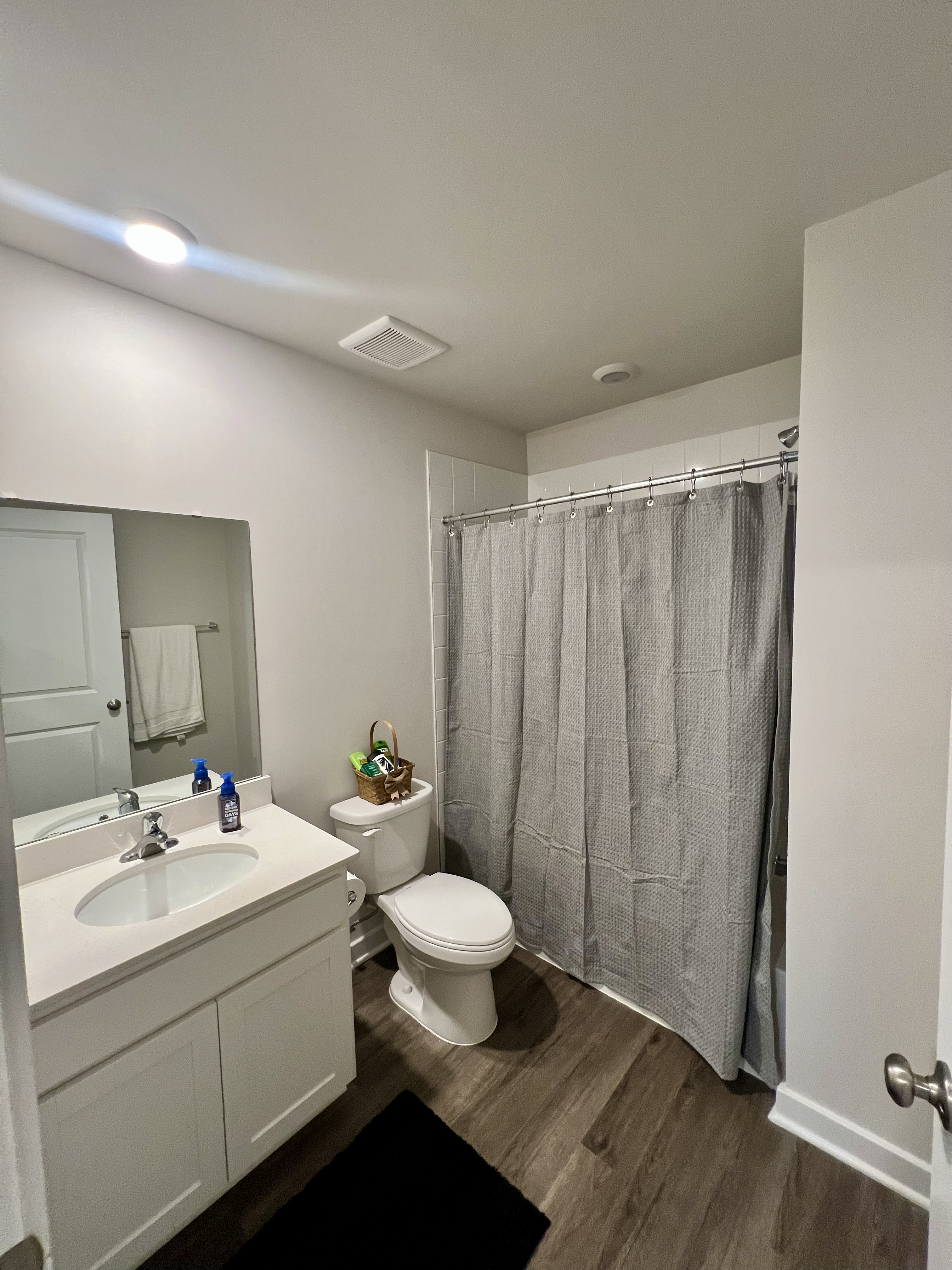 Weekly Options Available - Private 1 Bedroom & 1 Bathroom - 2 miles from Jefferson Medical Center - Photo 6