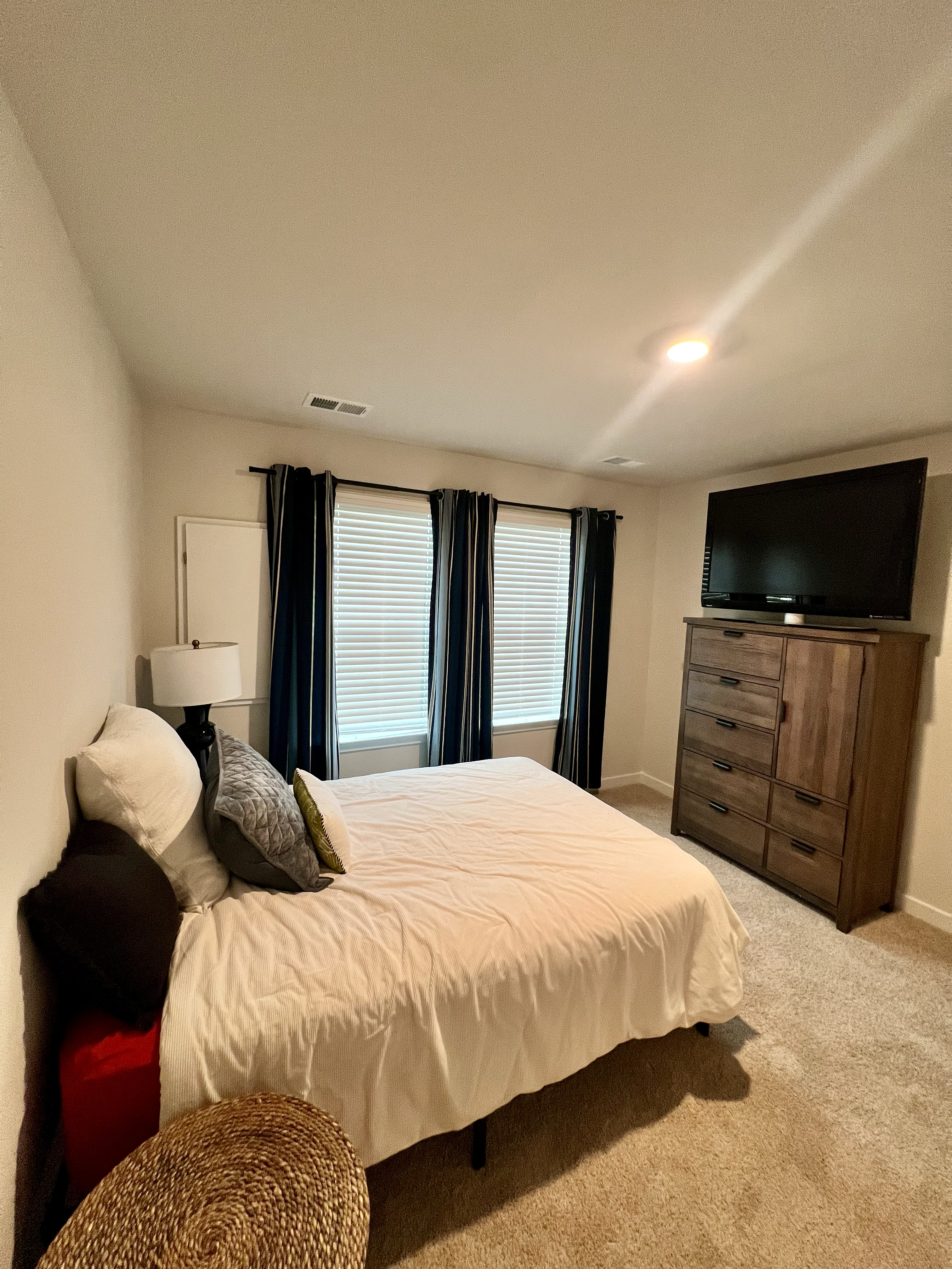 Weekly Options Available - Private 1 Bedroom & 1 Bathroom - 2 miles from Jefferson Medical Center - Photo 2