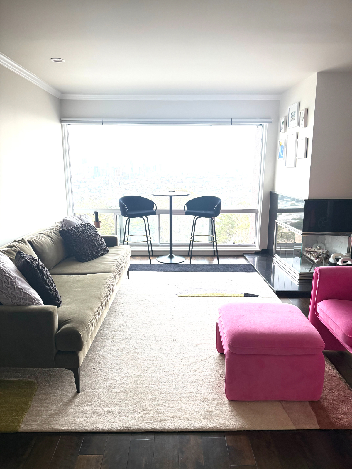 Top-Floor Clarendon Heights Condo | Panoramic SF Views, Parking & In-Unit Laundry - Photo 2