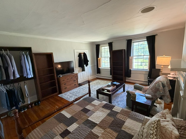 Enjoy Country Living in a Spacious Private Room - Photo 1