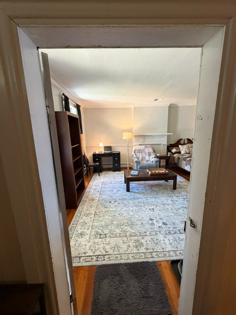 Enjoy Country Living in a Spacious Private Room - Photo 3