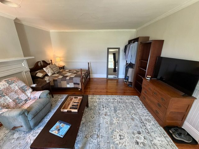 Enjoy Country Living in a Spacious Private Room - Photo 4