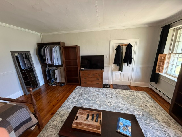 Enjoy Country Living in a Spacious Private Room - Photo 5