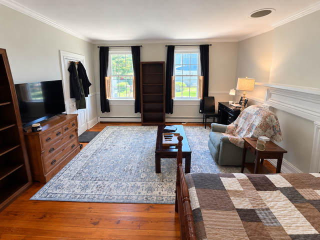 Enjoy Country Living in a Spacious Private Room - Photo 7