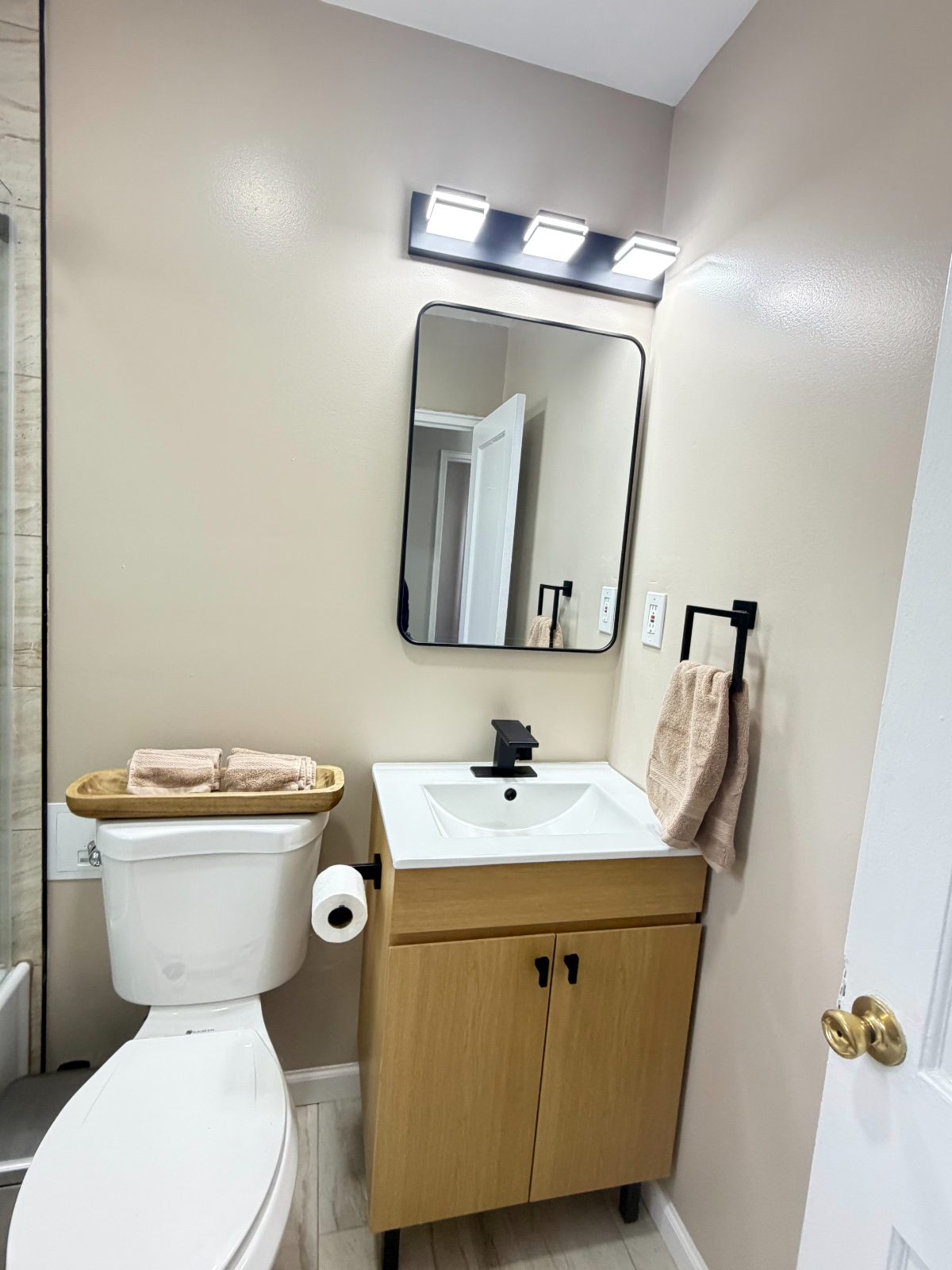Chic DC Retreat steps away from Union Market/H St - UTILITIES INCLUDED - Photo 10