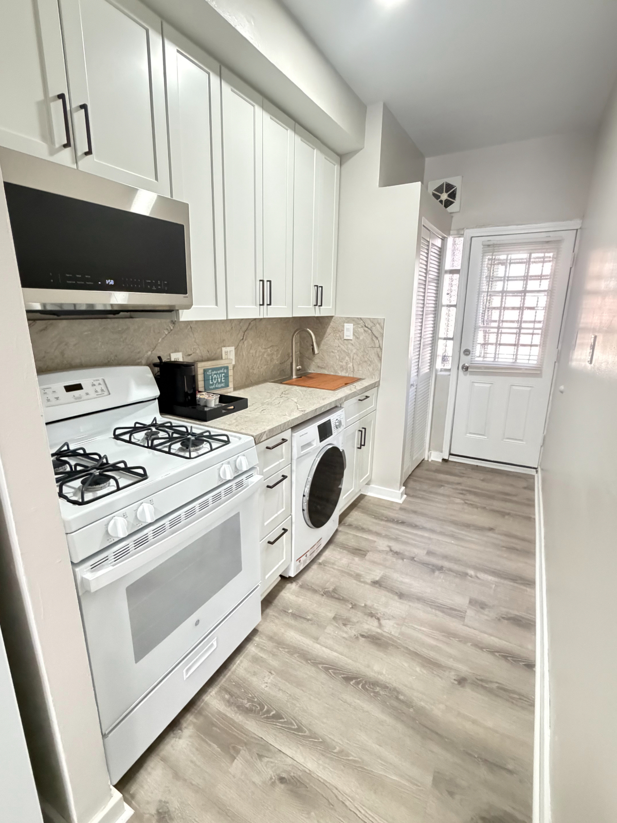 Chic DC Retreat steps away from Union Market/H St - UTILITIES INCLUDED - Photo 6