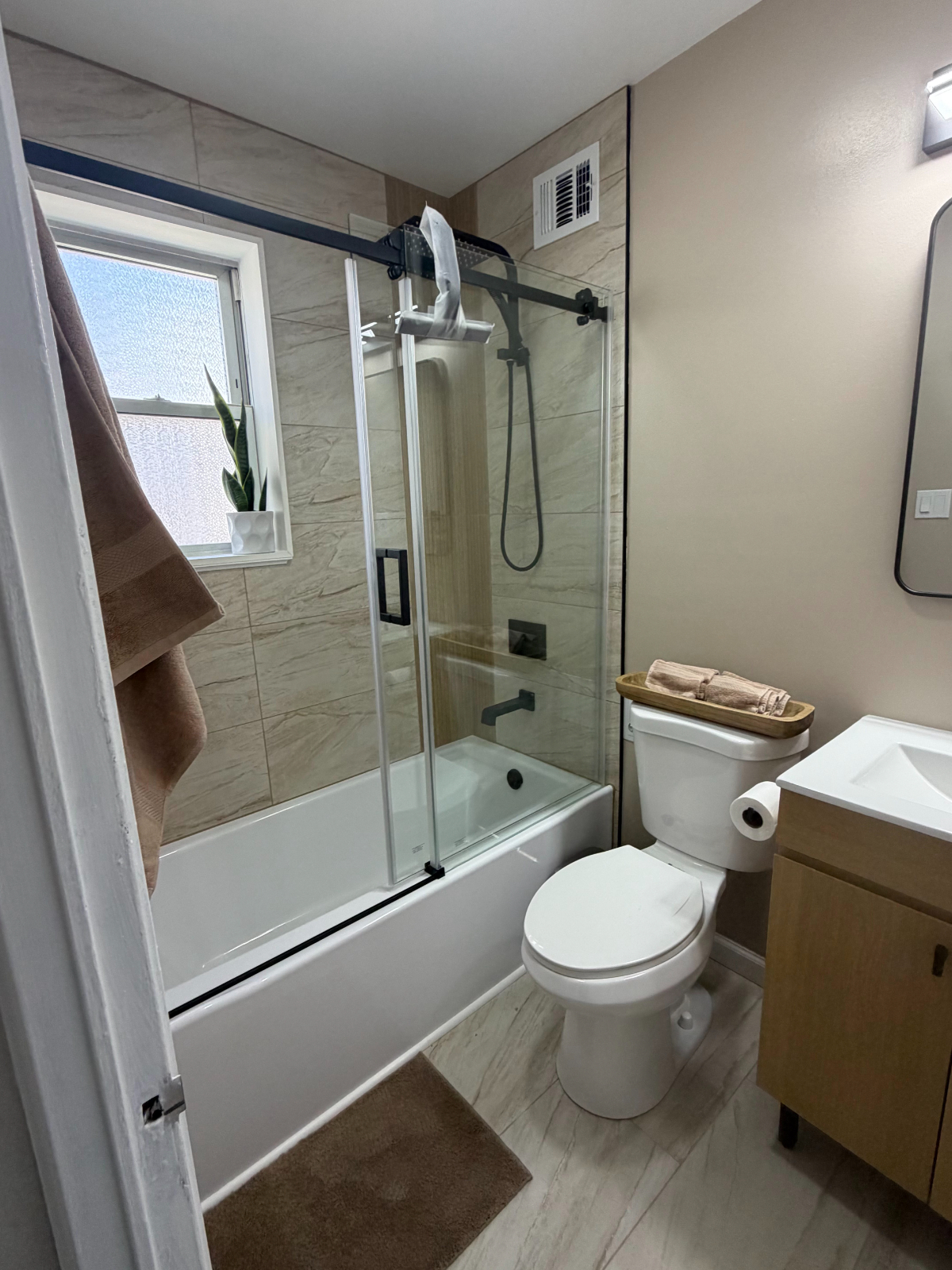 Chic DC Retreat steps away from Union Market/H St - UTILITIES INCLUDED - Photo 11