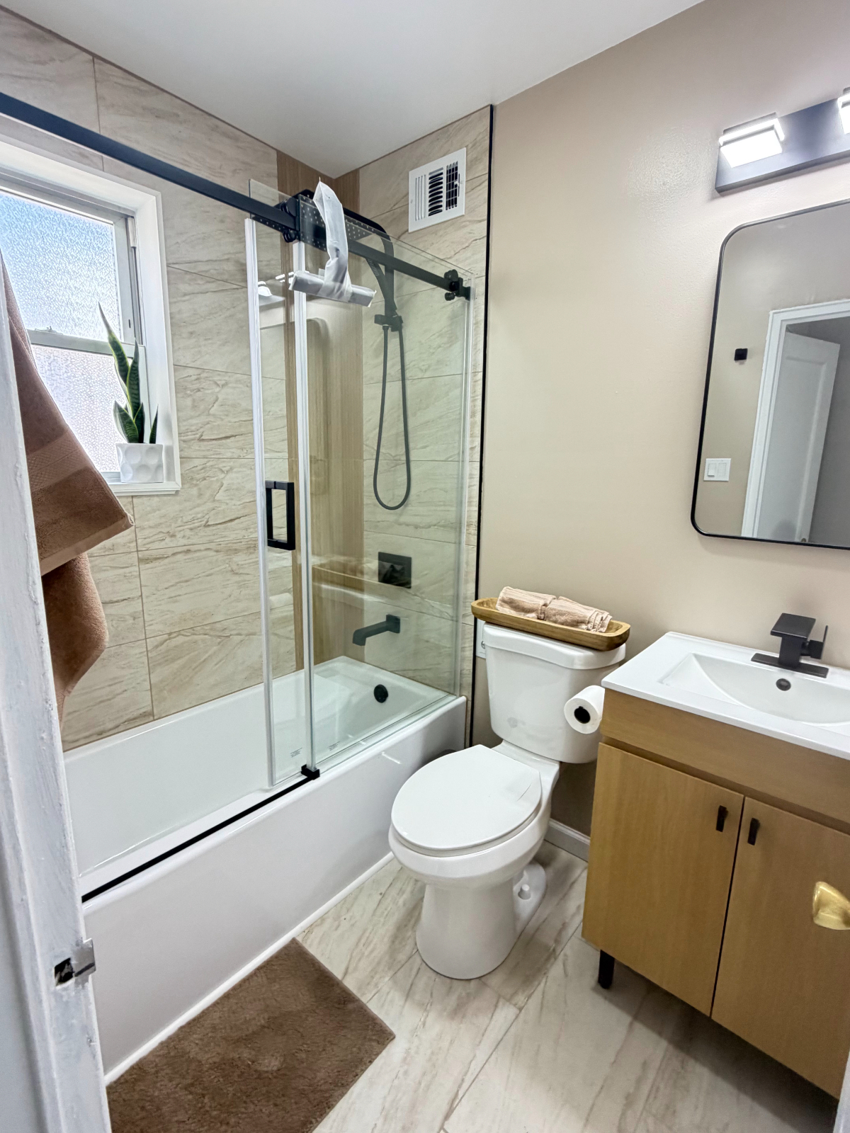 Chic DC Retreat steps away from Union Market/H St - UTILITIES INCLUDED - Photo 12
