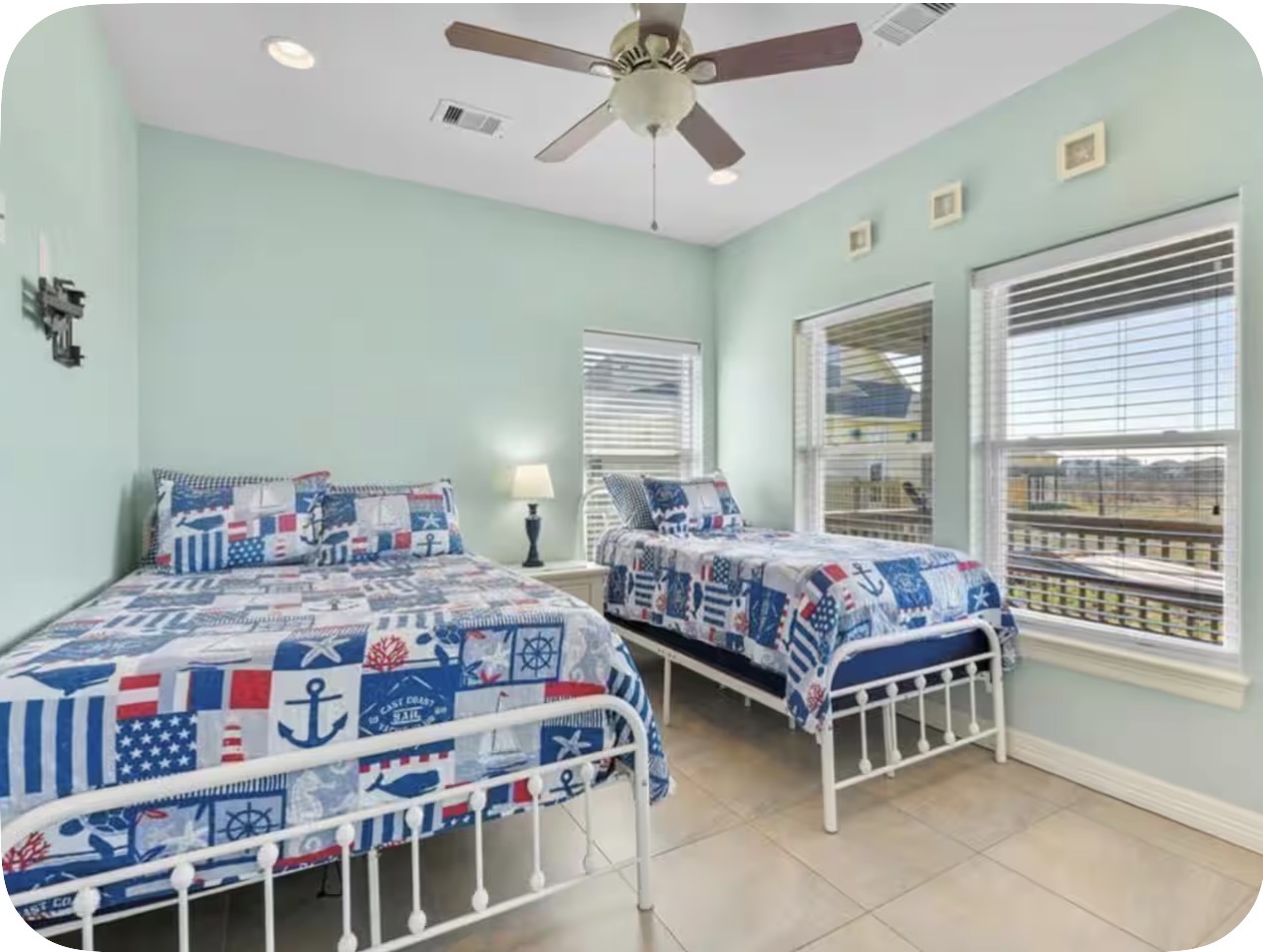 All Bills Paid | Pet friendly | Short Drive to Ferry | Gorgeous Fully Furnished Beach Home - Photo 8