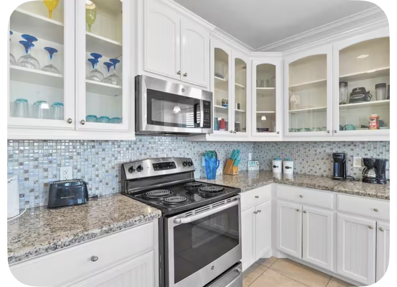 All Bills Paid | Pet friendly | Short Drive to Ferry | Gorgeous Fully Furnished Beach Home - Photo 3