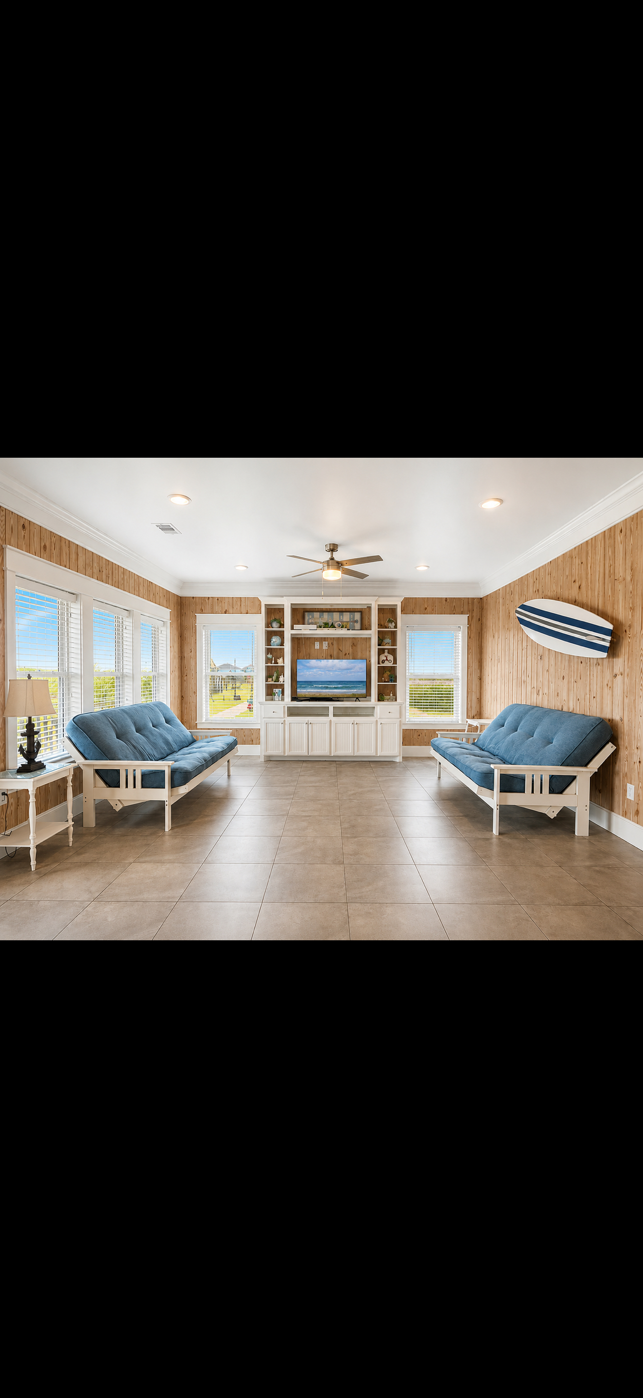 All Bills Paid | Pet friendly | Short Drive to Ferry | Gorgeous Fully Furnished Beach Home - Photo 1