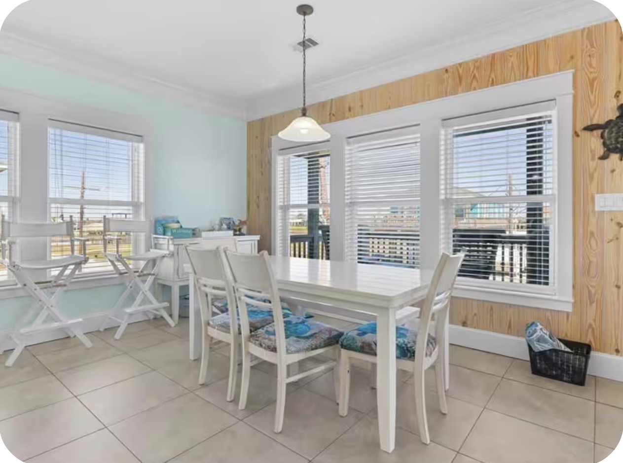 All Bills Paid | Pet friendly | Short Drive to Ferry | Gorgeous Fully Furnished Beach Home - Photo 5