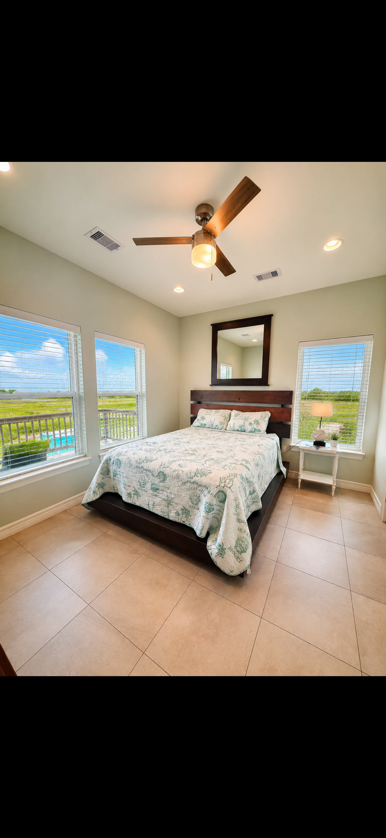 All Bills Paid | Pet friendly | Short Drive to Ferry | Gorgeous Fully Furnished Beach Home - Photo 2