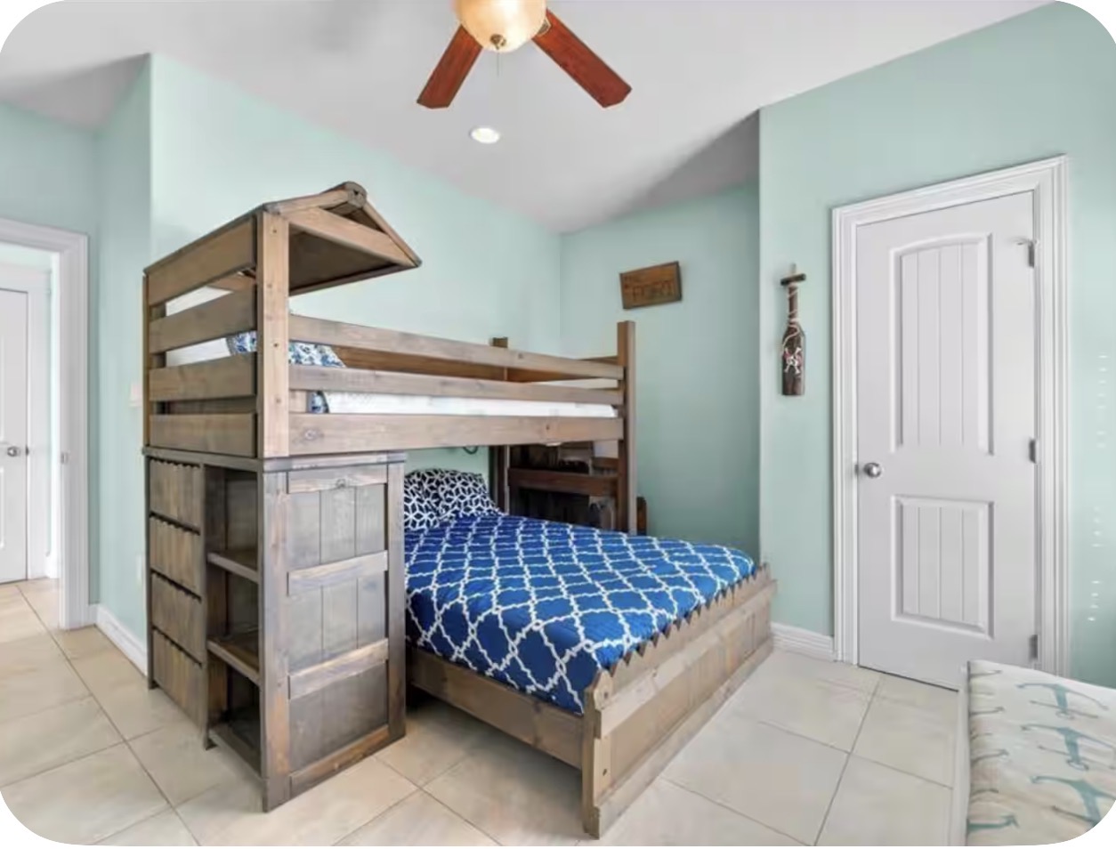 All Bills Paid | Pet friendly | Short Drive to Ferry | Gorgeous Fully Furnished Beach Home - Photo 7