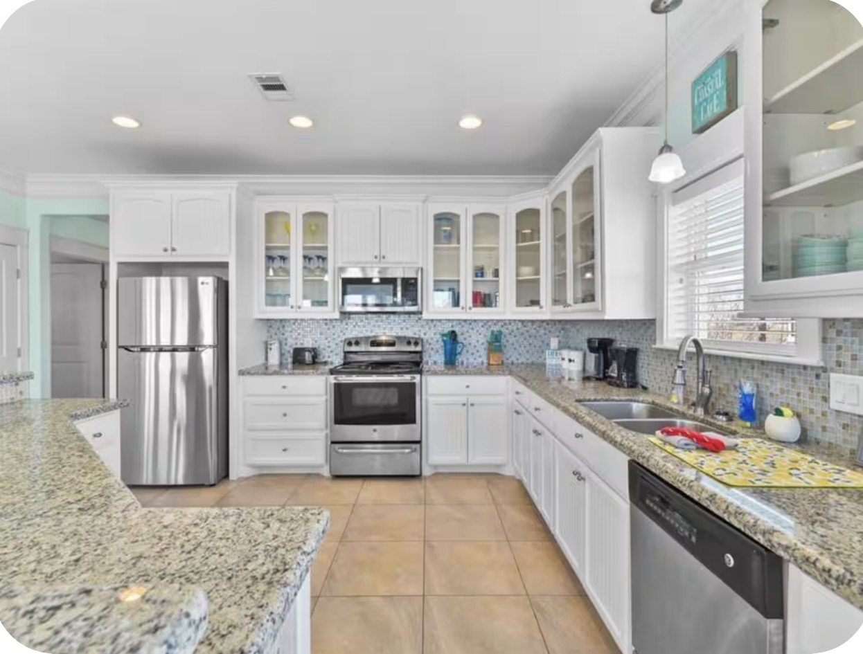 All Bills Paid | Pet friendly | Short Drive to Ferry | Gorgeous Fully Furnished Beach Home - Photo 4