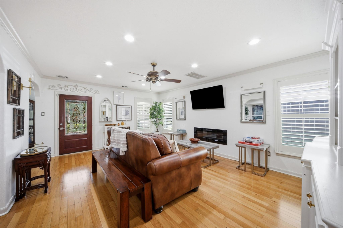 Fully Furnished 3BR/3.5BA Home Near Texas Medical Center, Rice & Montrose - Photo 4