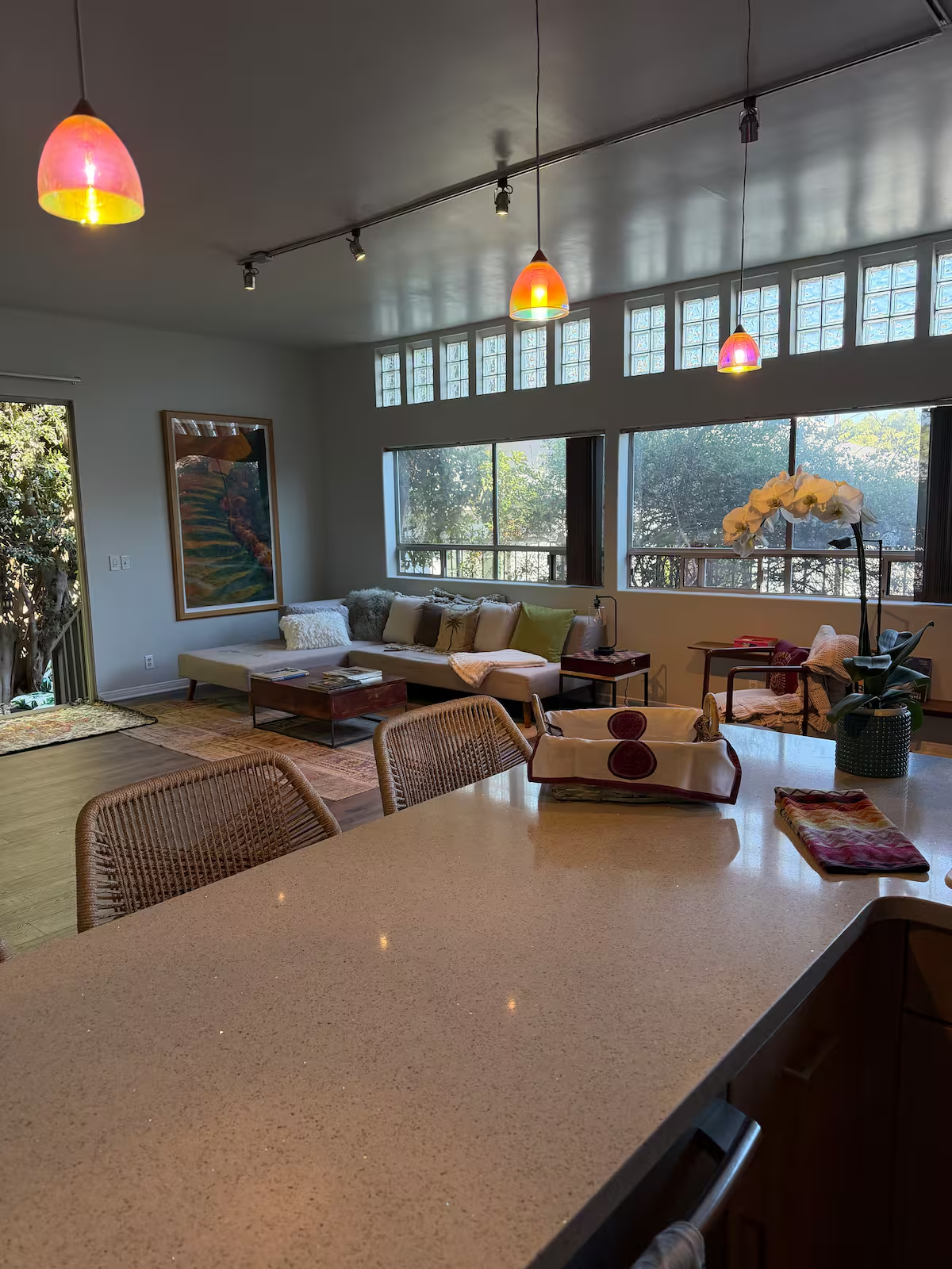 Spacious Venice retreat with private outdoor spaces and tandem garage parking - Photo 6