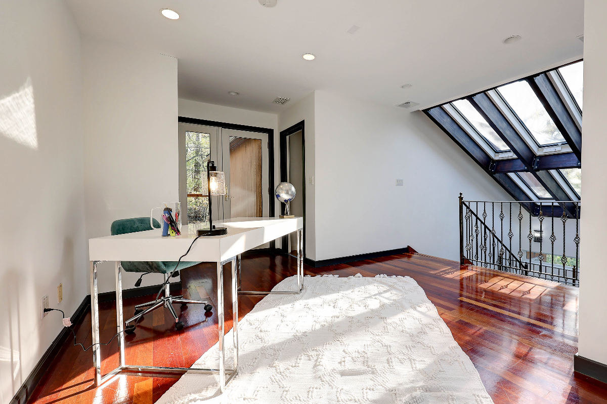 White Plains Midterm Jacuzzi Heated Pool Game Room - Photo 10