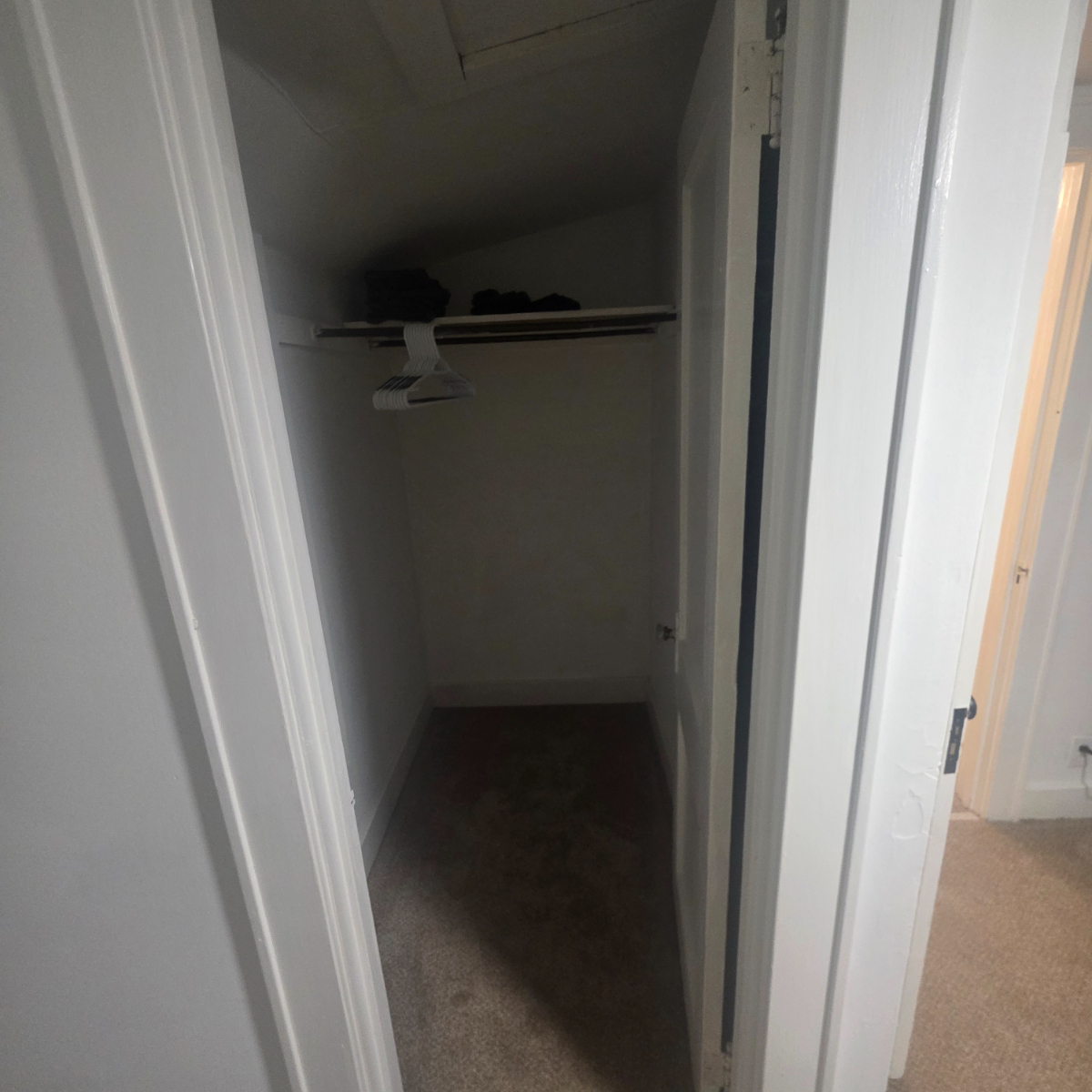 Comfortable Furnished 1st -Floor Room with Wi-Fi, Utilities, Laundry & Parking Included - 20 minutes - Photo 4