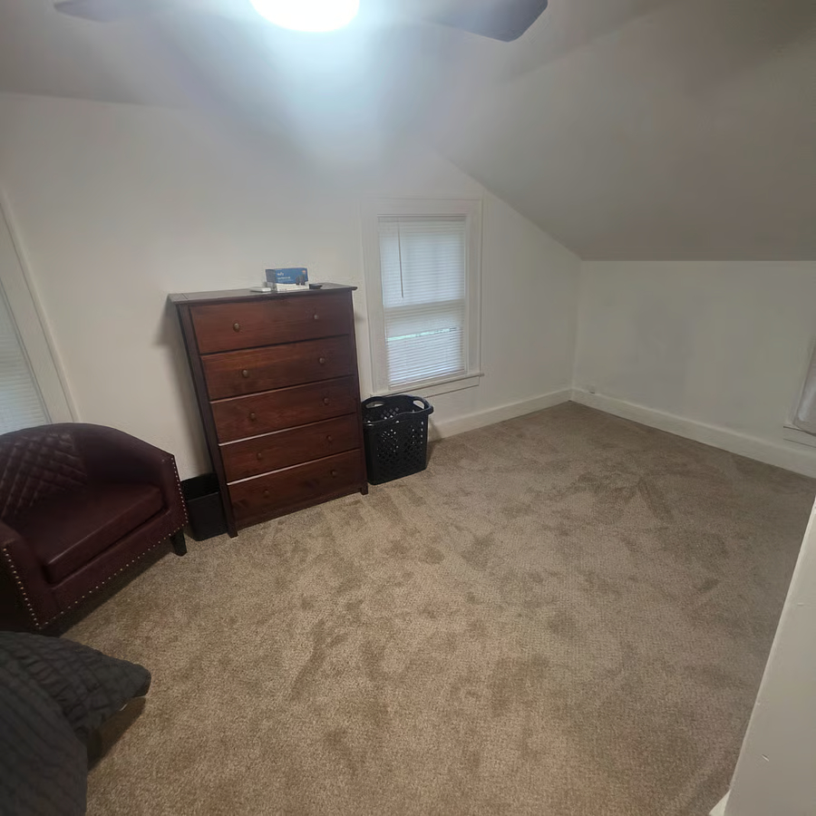 Comfortable Furnished 1st -Floor Room with Wi-Fi, Utilities, Laundry & Parking Included - 20 minutes - Photo 2