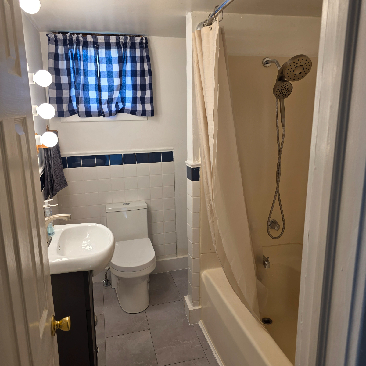 Comfortable Furnished 1st -Floor Room with Wi-Fi, Utilities, Laundry & Parking Included - 20 minutes - Photo 5