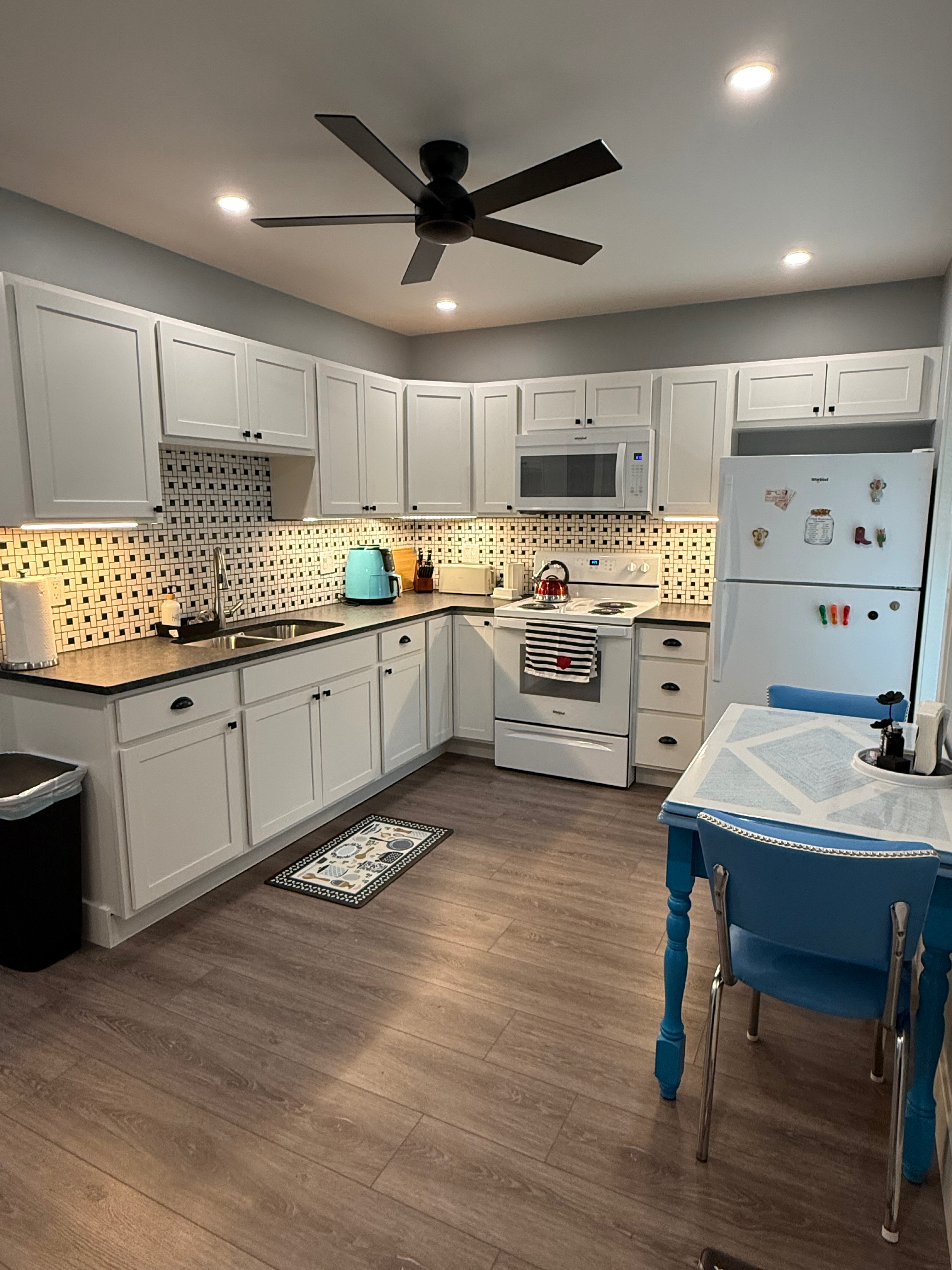 New One Bedroom Private units Unit - Photo 11