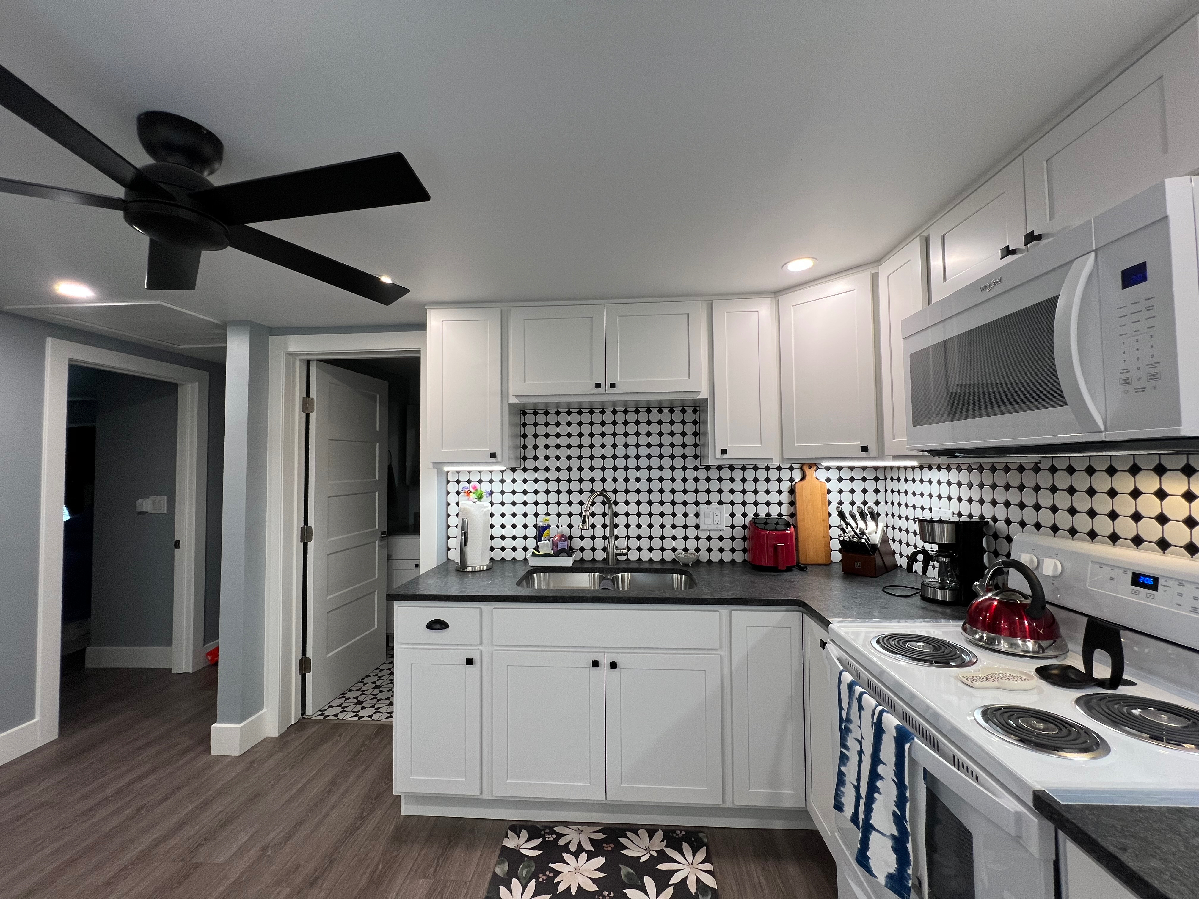 New One Bedroom Private units Unit - Photo 10