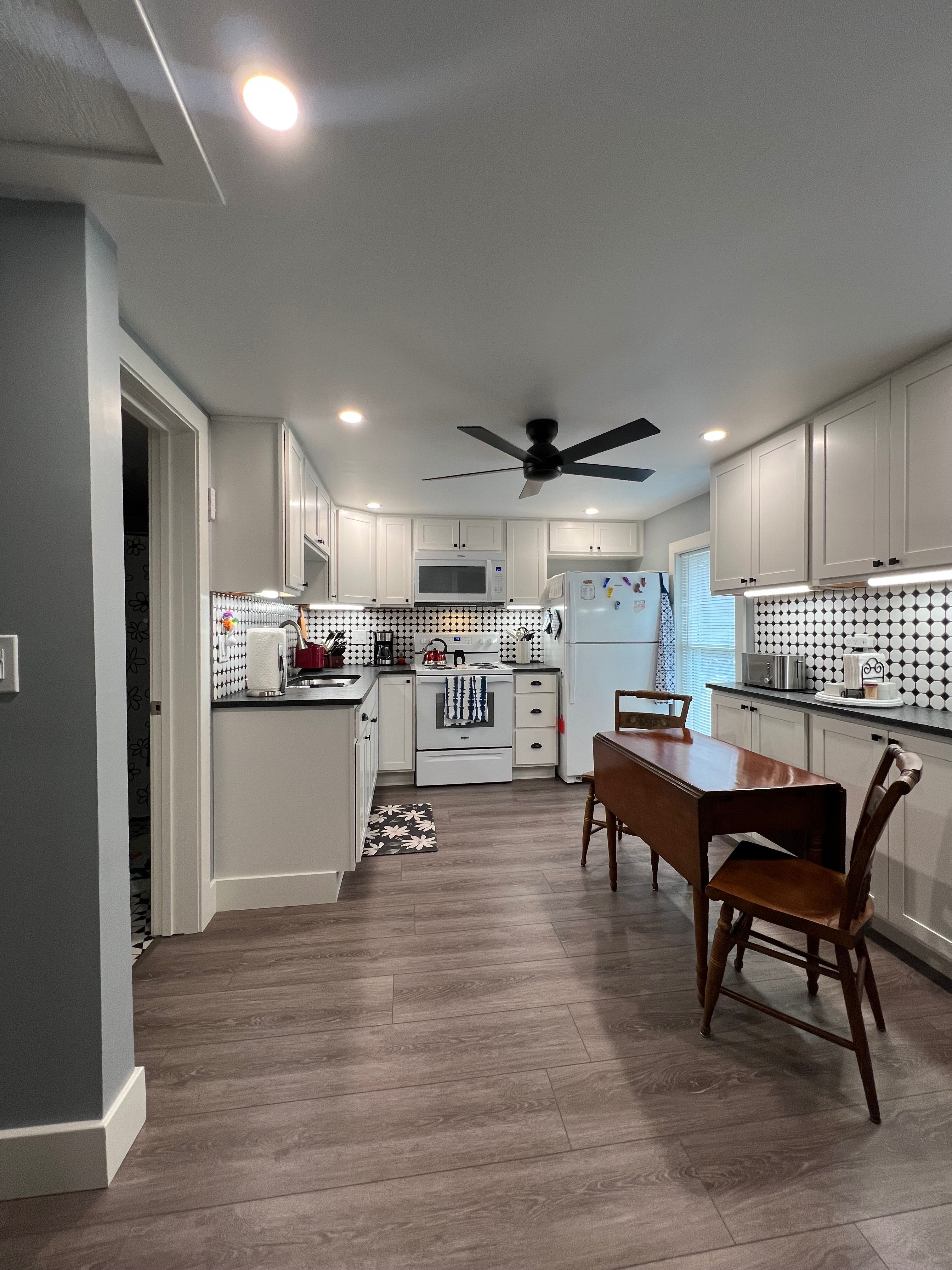New One Bedroom Private units Unit - Photo 6