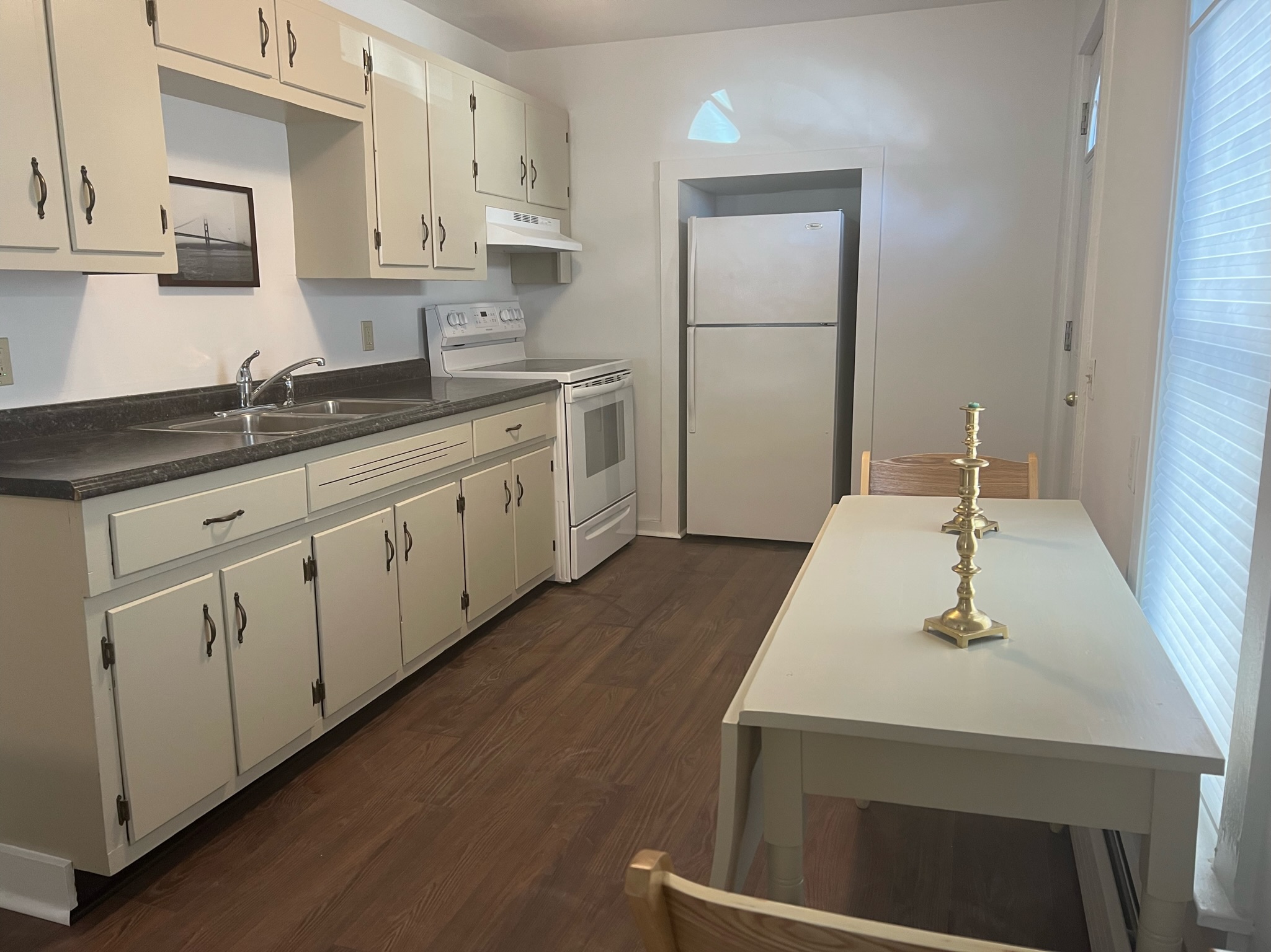 1.2 mile from UVM hospital - 2 bedroom fully furnished apt off the Winooski circle - Photo 6
